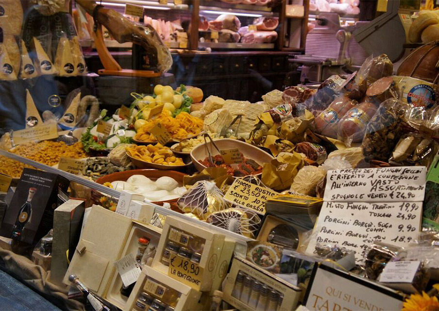 TIK_Italy_Amalfi_Coast_market-stall.jpg