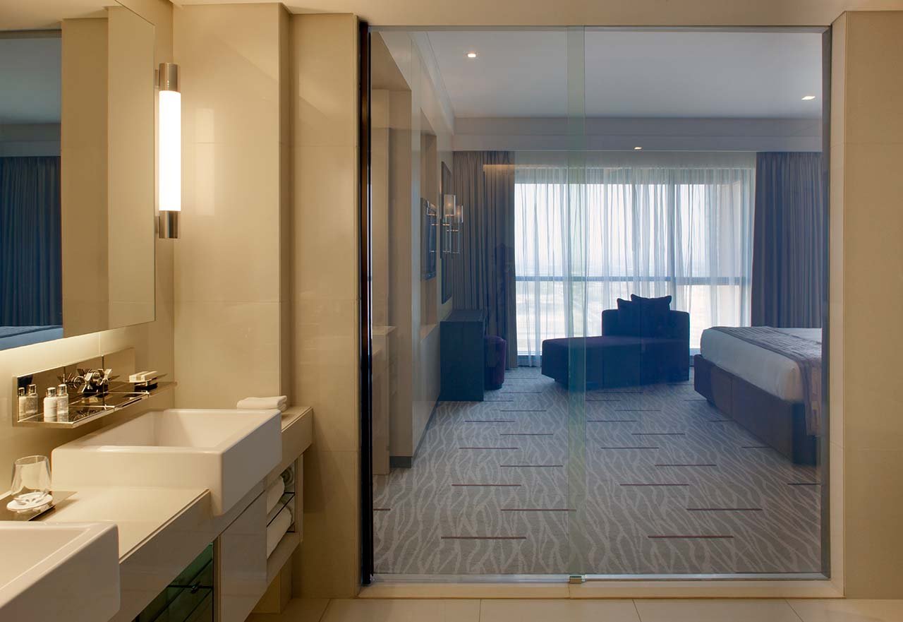 Hotel-Bathroom_PrivacyOn.jpg