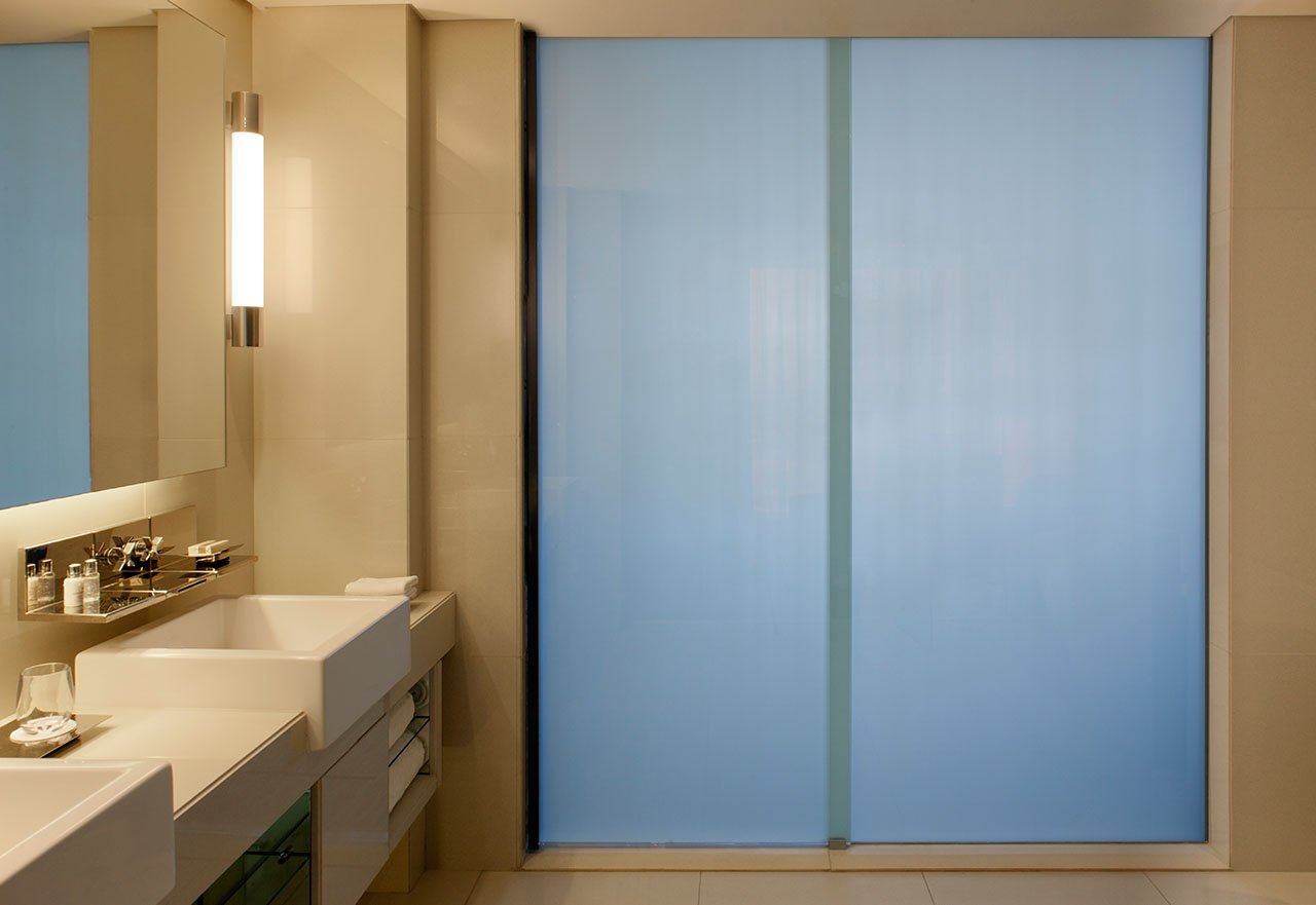 Hotel-Bathroom_PrivacyOff.jpg