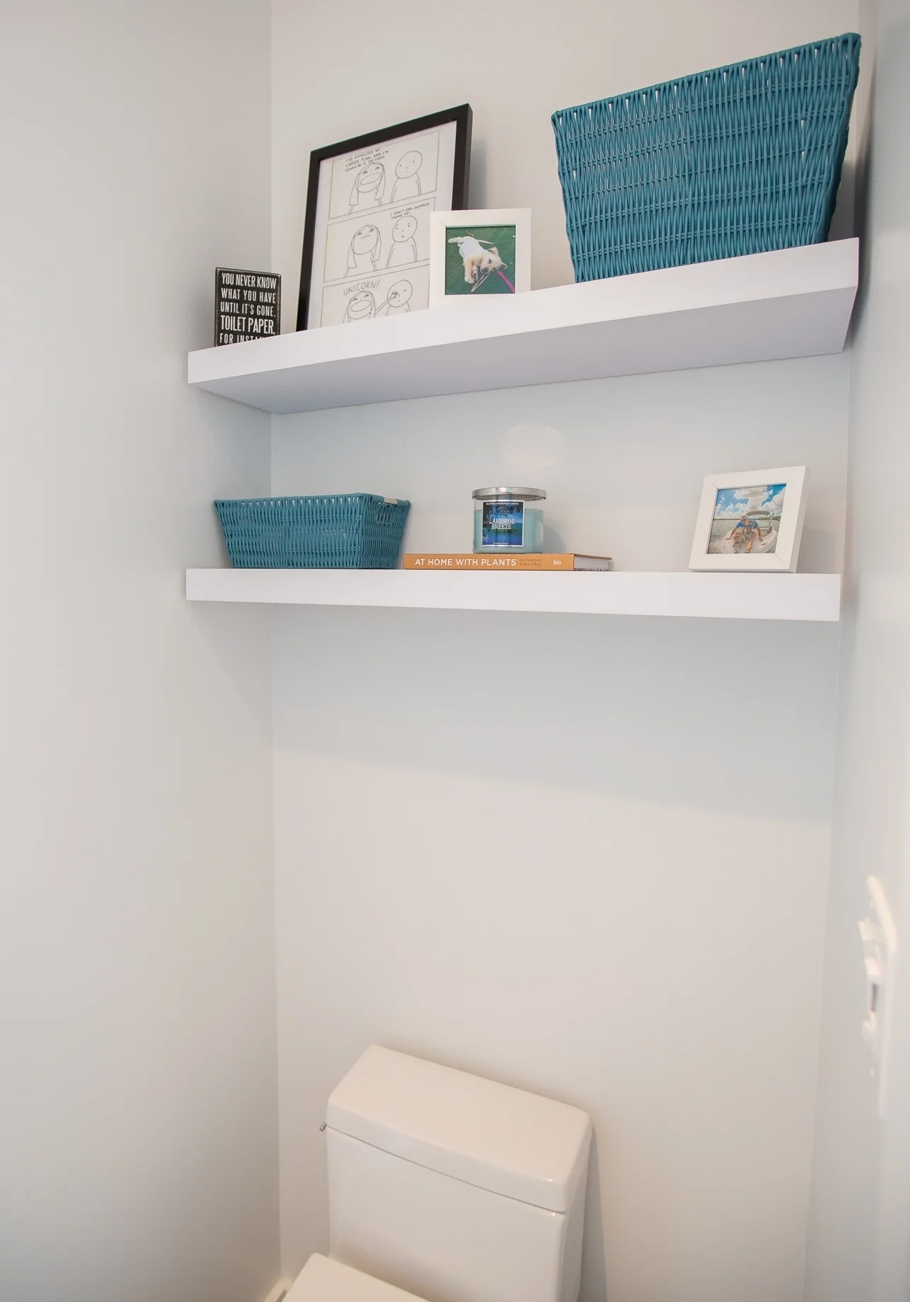 Shelves // Frames & baskets // Book // Wooden sign // Candle // Photo prints