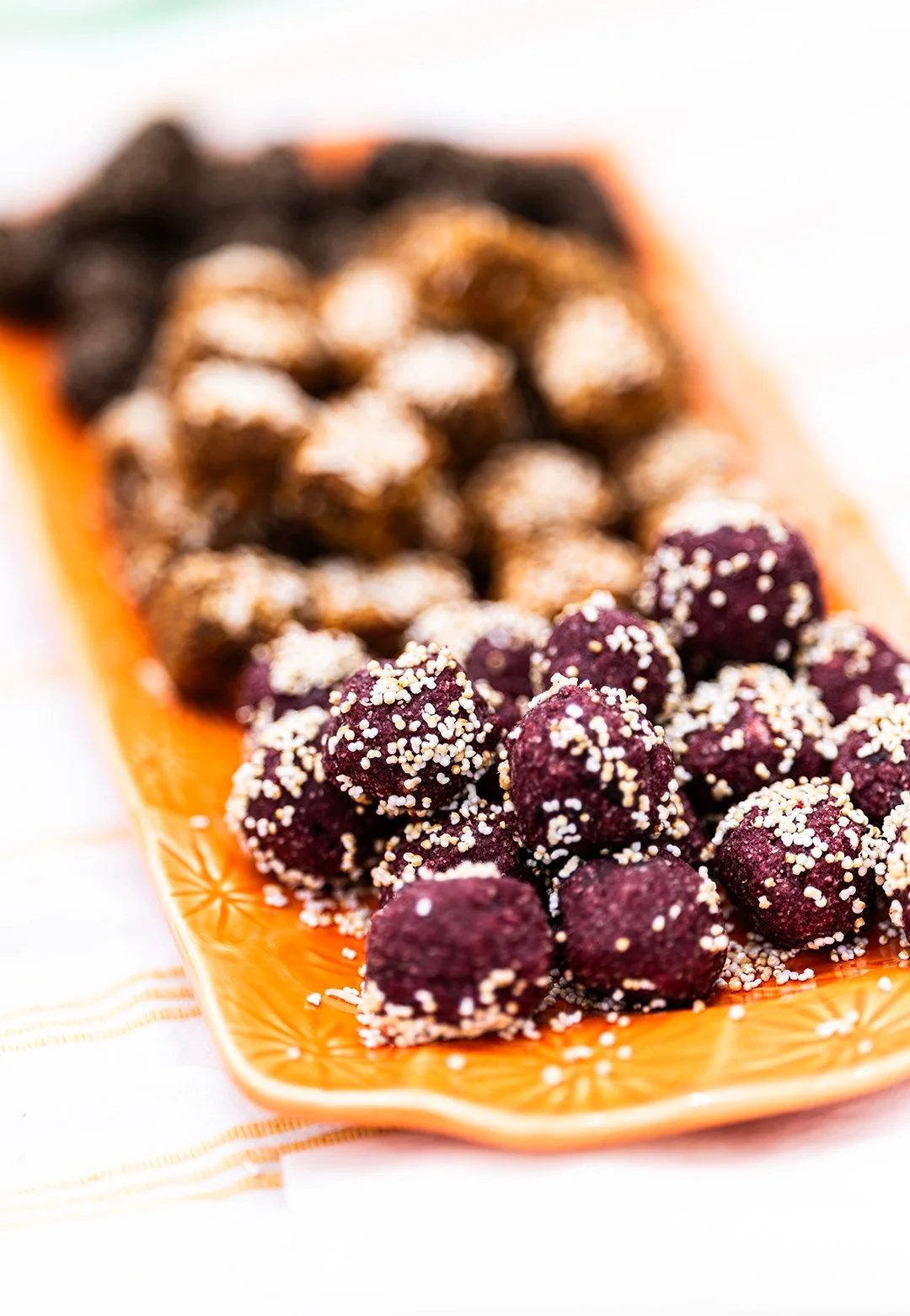 Natasha shared nourishing bites from her Balancing Balls recipe — Chocolate Valencia, Carrot Coconut Sublime Spice and PB & J. • Photos by Lost Traveler Productions | Travis Smith-Evans