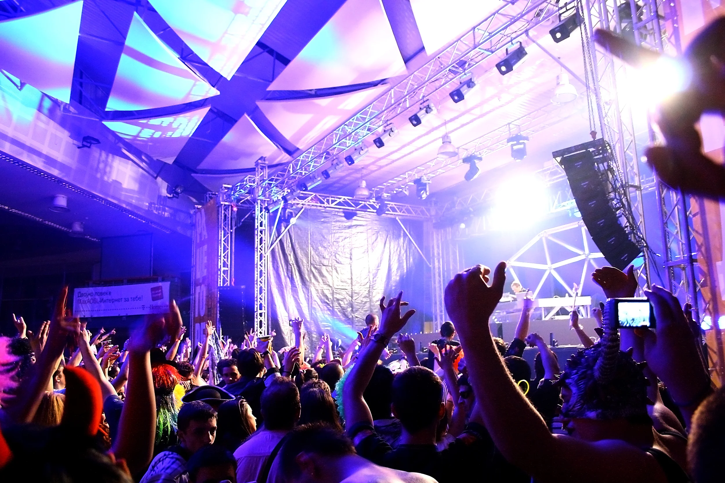 ATTENTION SF BAY AREA MUSICIANS: Local Love Needs Your Music!