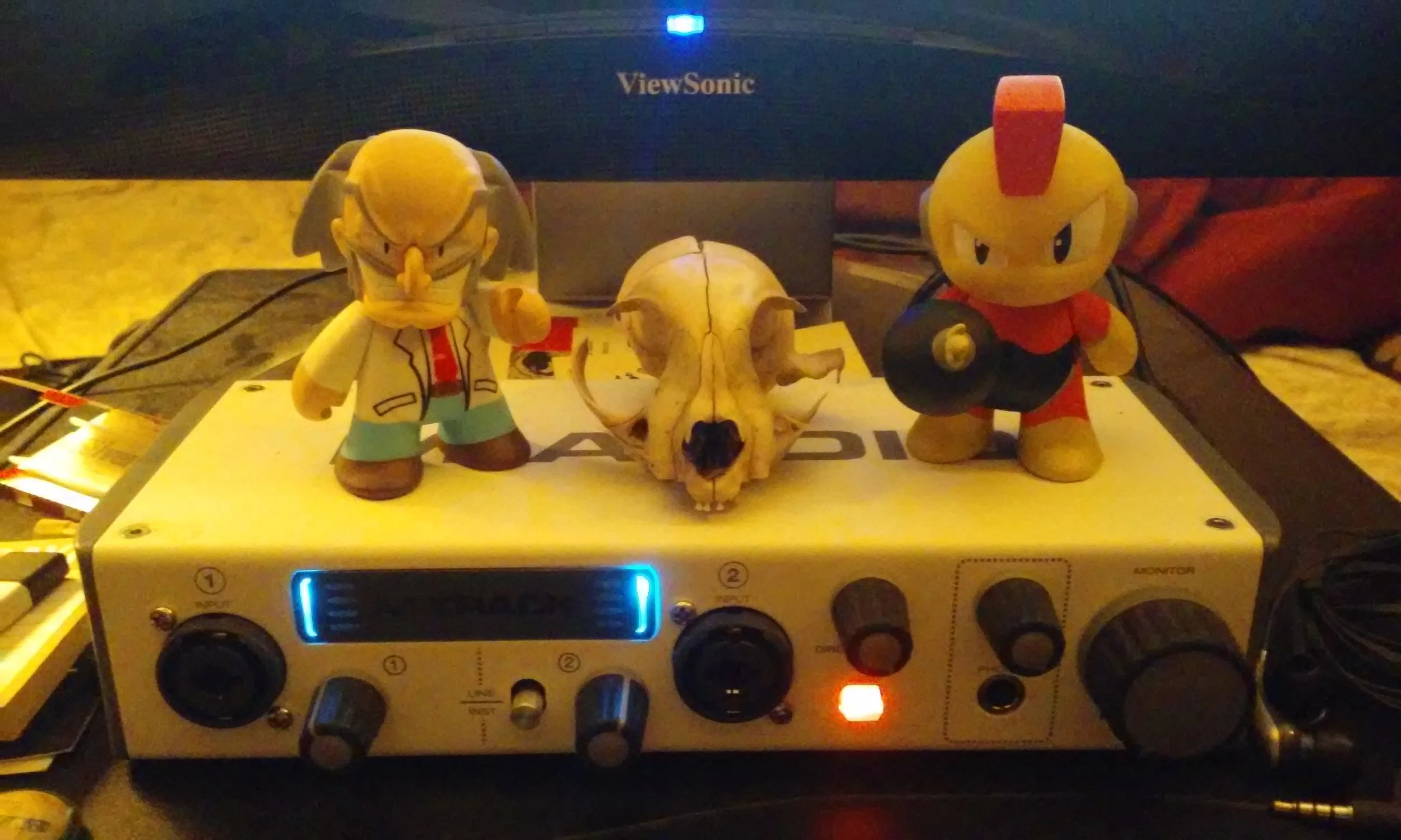 Meet Dr. Wily and Bomb-Man, Randle's new evil workstation guardians. They offered up the cat skull by way of a resume, so clearly, business is meant by both of them. Consider that in your calculations, Interweb ne'er-do-wells.