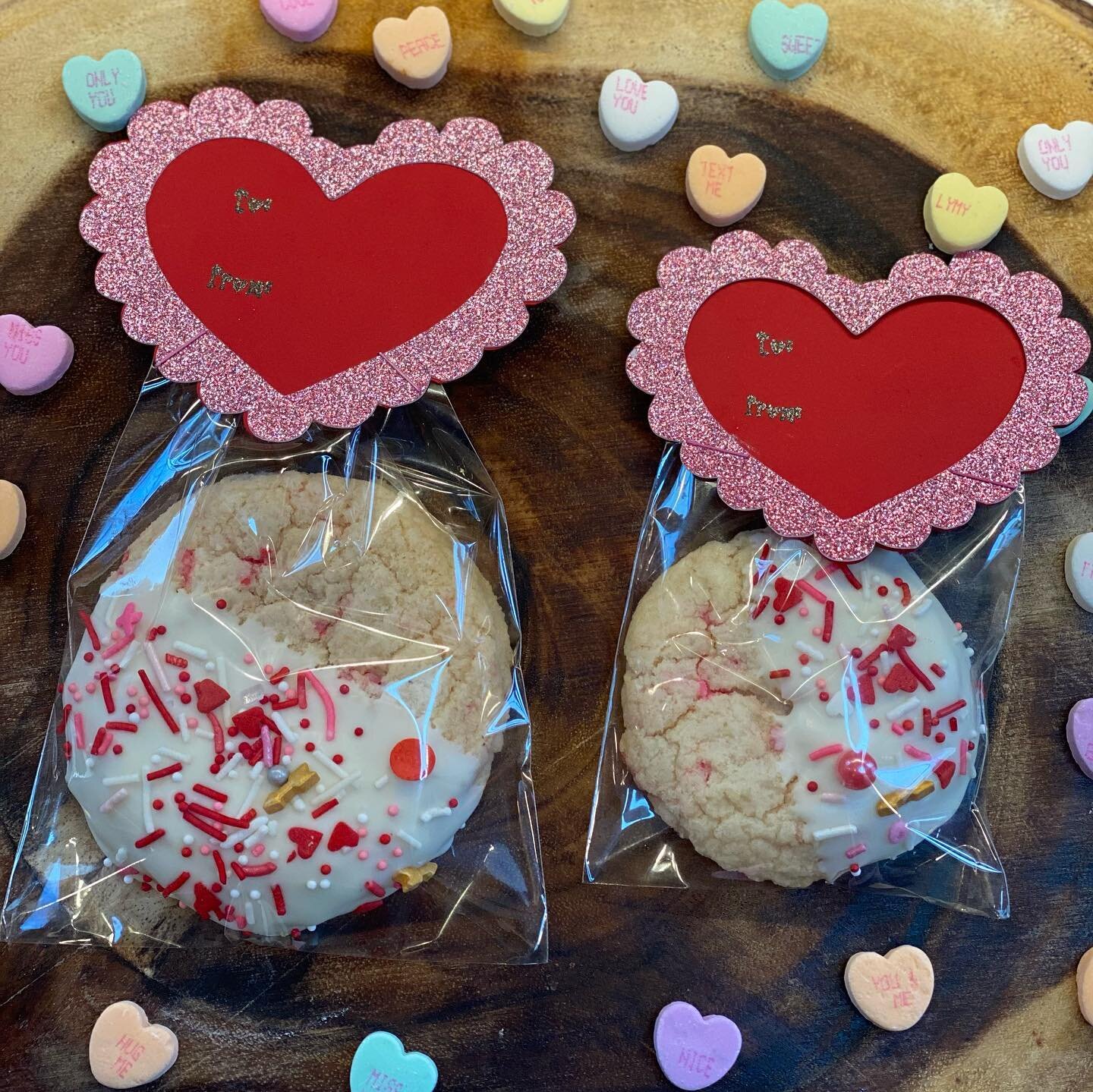 My #valentines products are available for preorder on my website! Link is in my bio. Also we&rsquo;ll be doing Classic Combo Boxes for delivery on 2/4 that include lemon bars!  #cookievalentines #cocoabombs #heartshaped #minicakesfor2 #glazedcakes #h