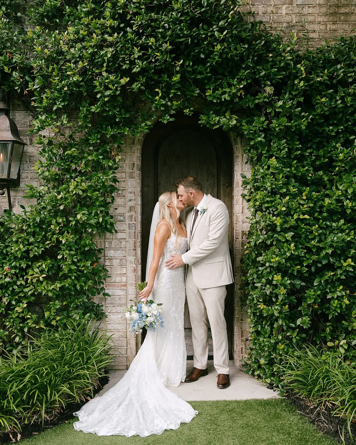 A lovely summer day in Wilmington, NC celebrating Reagan + Aaron🥂

Huge thanks to all of the vendors who made this possible🤍

Planner: @steelemagnoliaevents 
Venue: @wrightsvillemanornc 
Photo + Video: @knottedarrow 
Florist: @rsgeventdesigns 
Rent