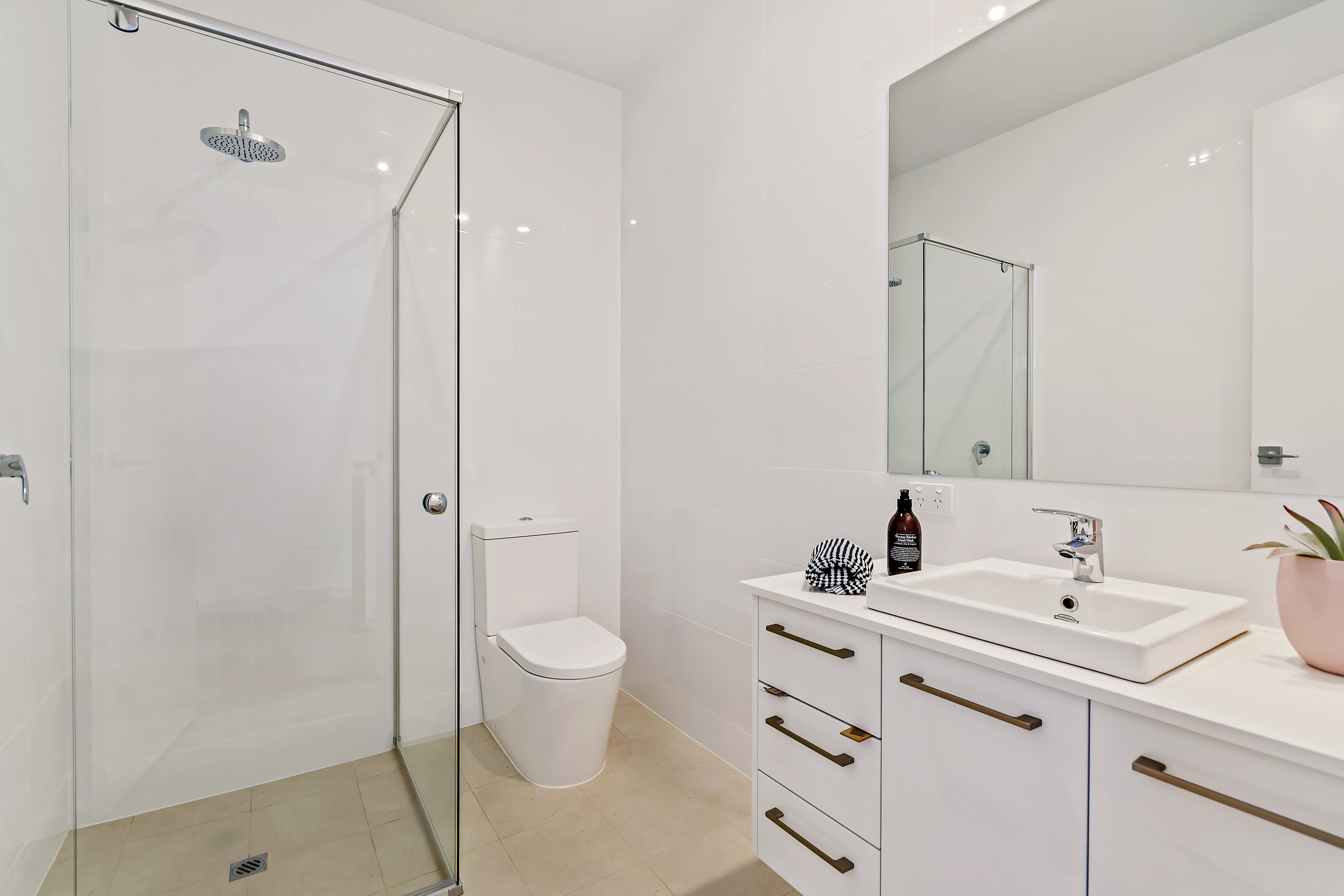 Large second bathroom