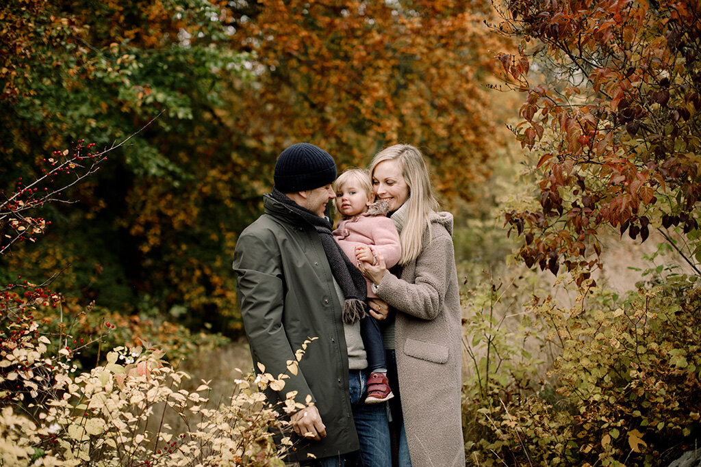 Familjefotografering-i-Nyckelviken-Hostfotografering_Nacka_Familjefotograf_Anna-Sandstrom_3.jpg