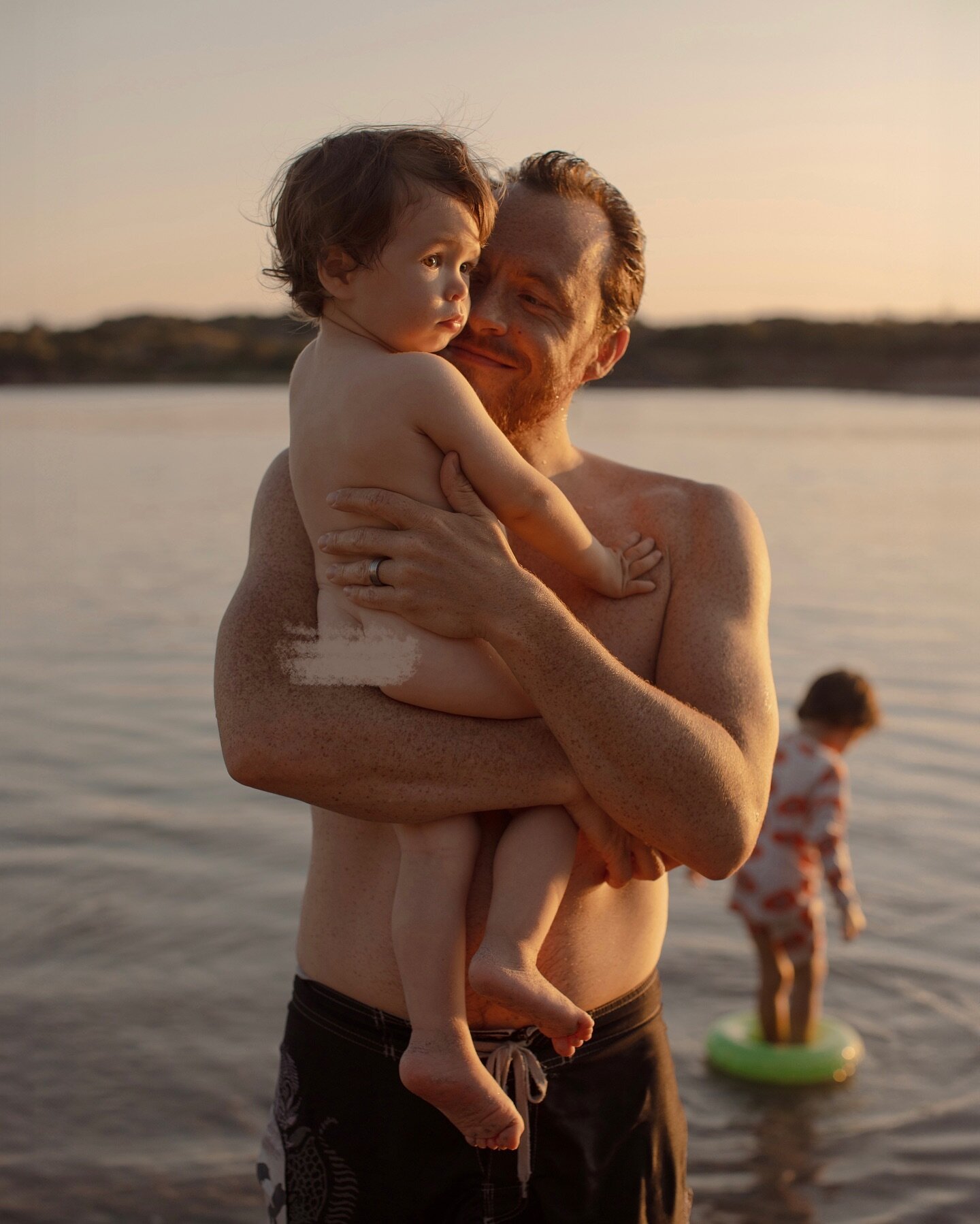 THE ADVANTAGES OF BEING A PHOTOGRAPHER
.
One of many advantages of being a photographer is all the beautiful moments captured of my own family🥰
.
.
.
#familjefotografering #familjefotografstockholm #lifestylefotograf #familyphoto #vimedbarn #viföra