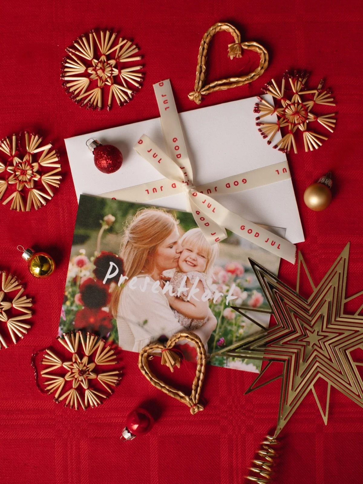 TIPS TILL ER SOM HAR F&Ouml;R MYCKET PRYLAR
.
En mamma best&auml;llde precis ett presentkort som jag ska posta idag. Hon ska ge bort en fotografering till sin familj och den &auml;r bokad till sommaren bland vackra blommande syrenbuskar🎁 
.
Best&aum