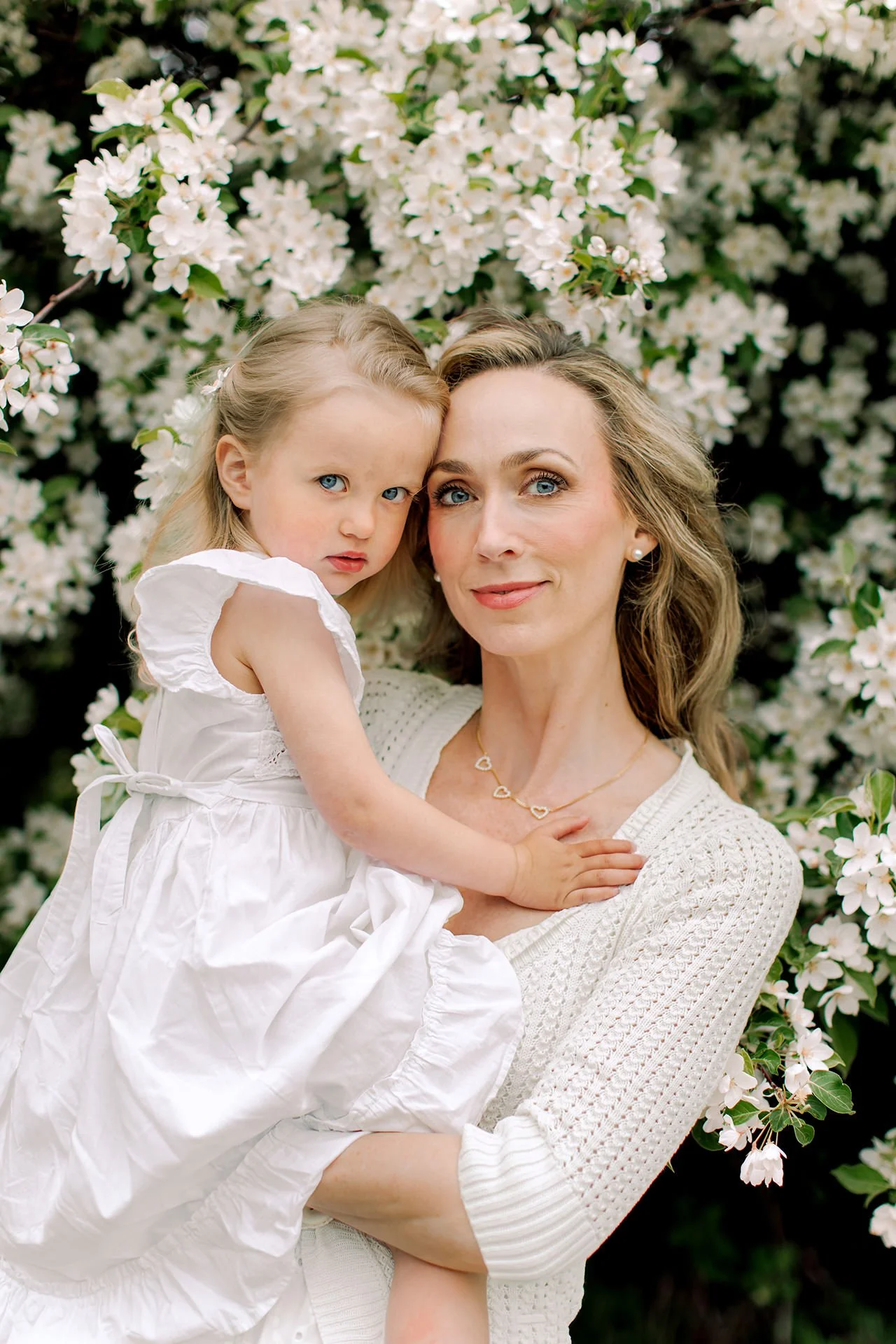 Minifotografering-mamma-och-mini-buketapel-stockholm-nacka-familjefotografering_5.jpg