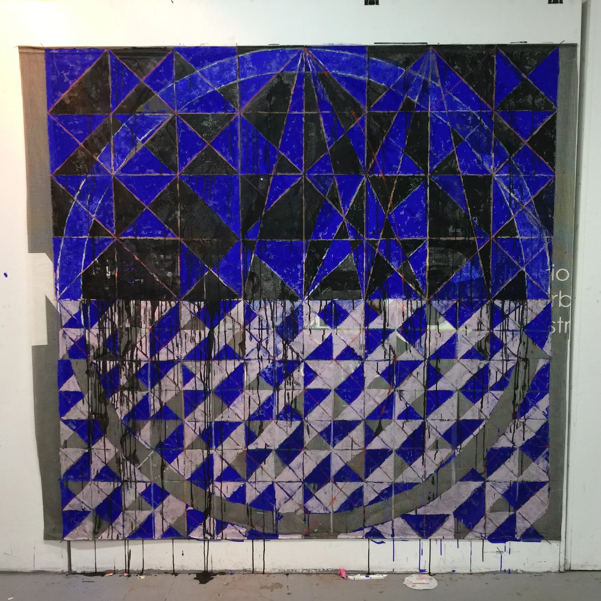Squaring the Circle: memory of the architecture of shadows