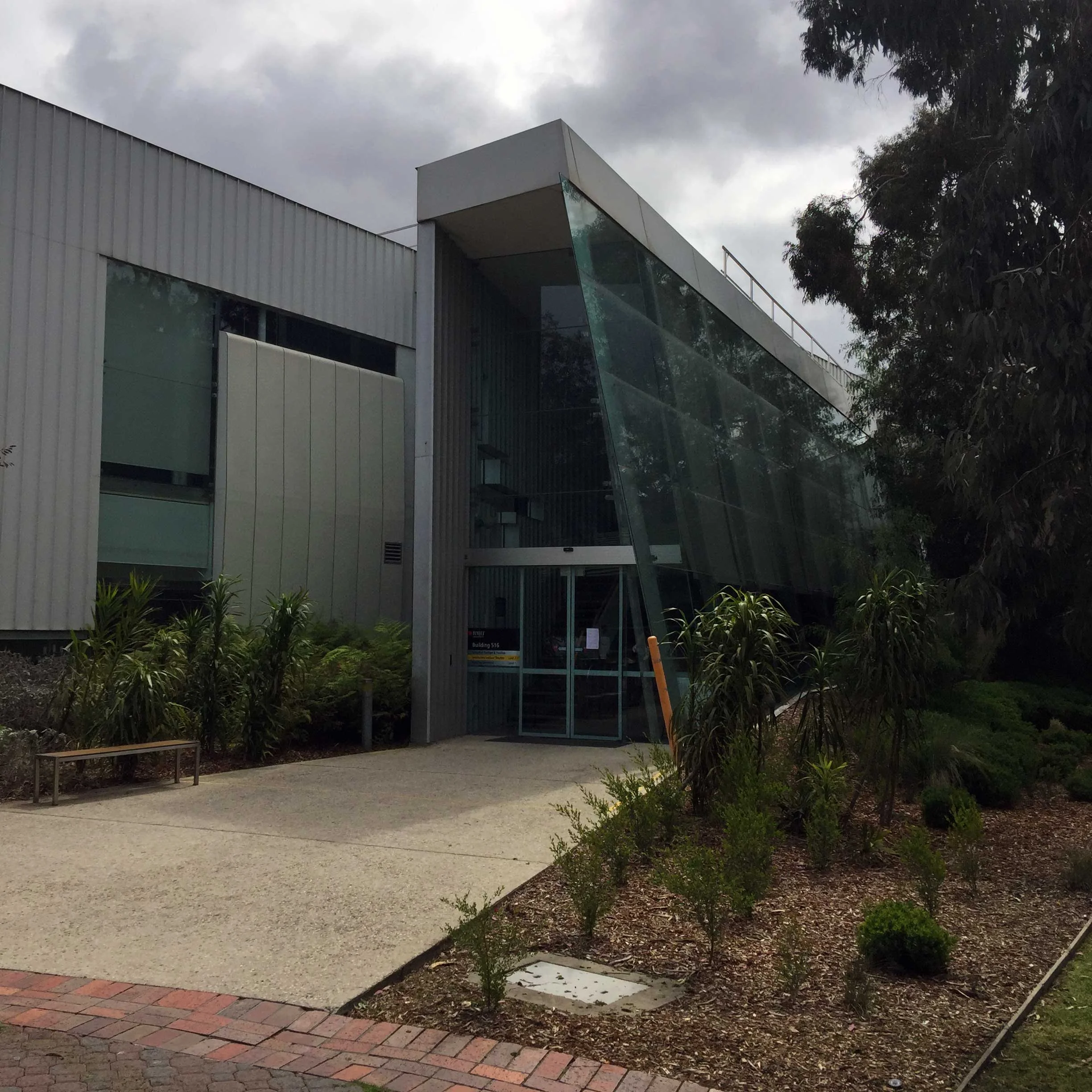 SITE : Entry to the Fashion Building