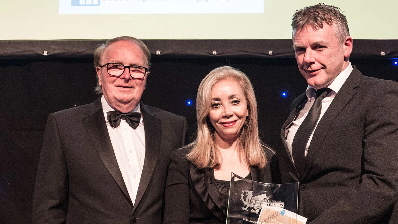 Photo: Leyla Edwards (CEO) & Graham Jackson (Chairman) collecting the award for Manufacturer of the Year presented by Iwan Trefor Jones (North Wales Economic Ambition Board)