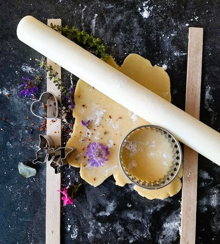 Cookies mit essbaren Blüten