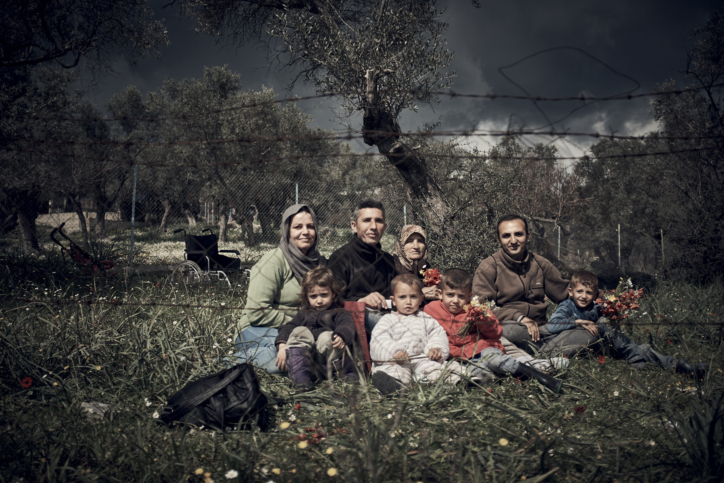  A Kurdish-syrian family outside the Moria-camp on Lesbos 