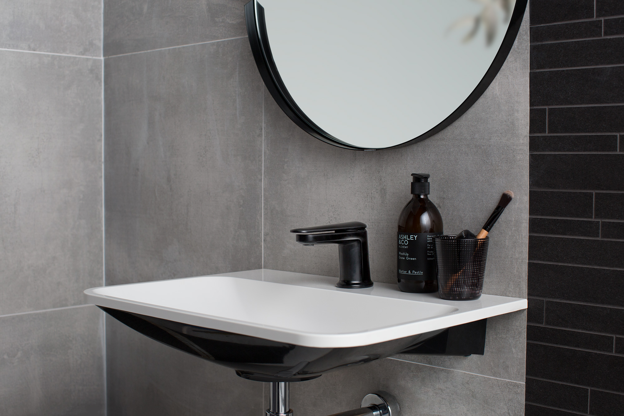 aio-black-sink-tap-169.jpg