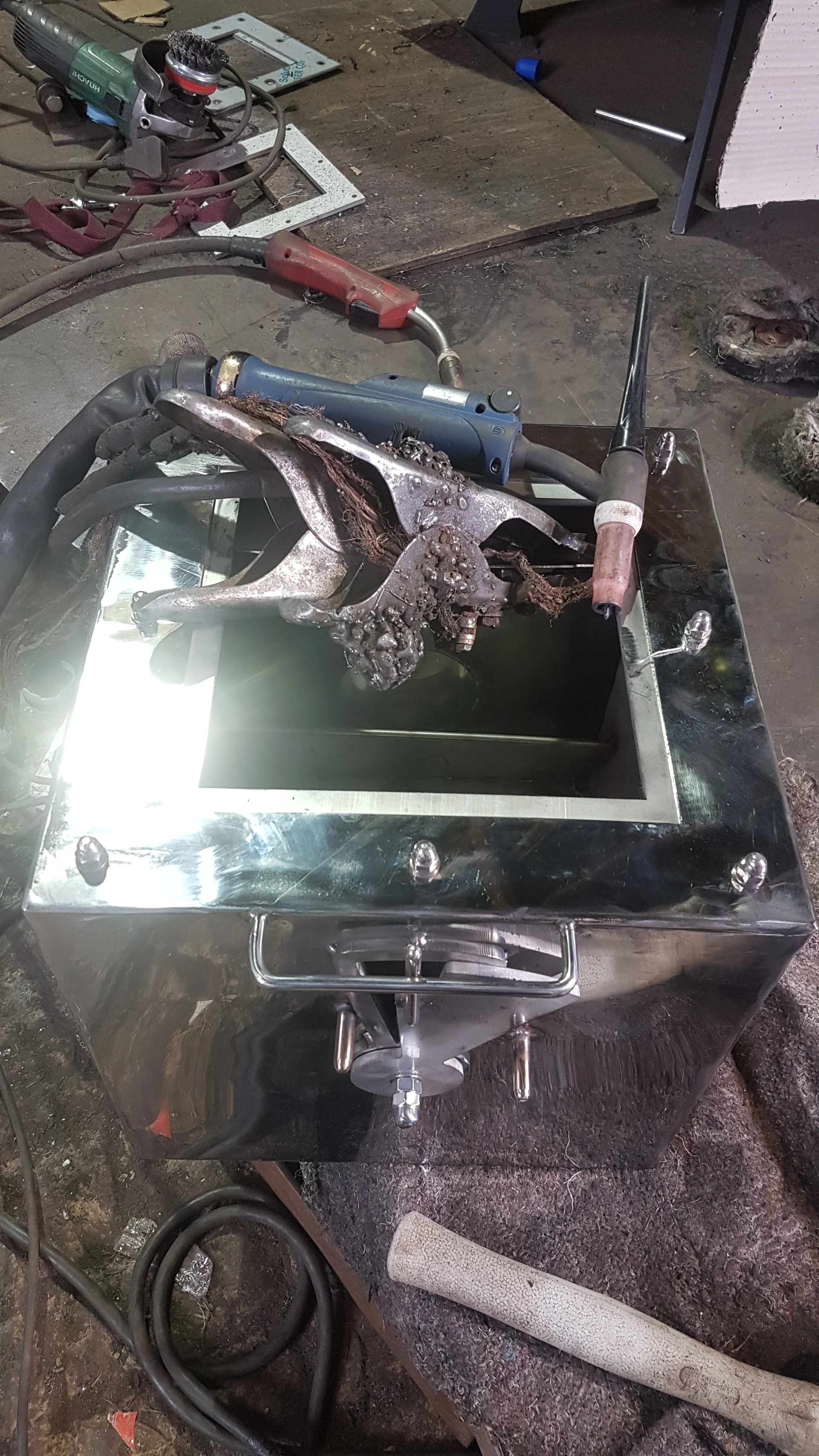 Finishing MK2 body - airvalve detail..