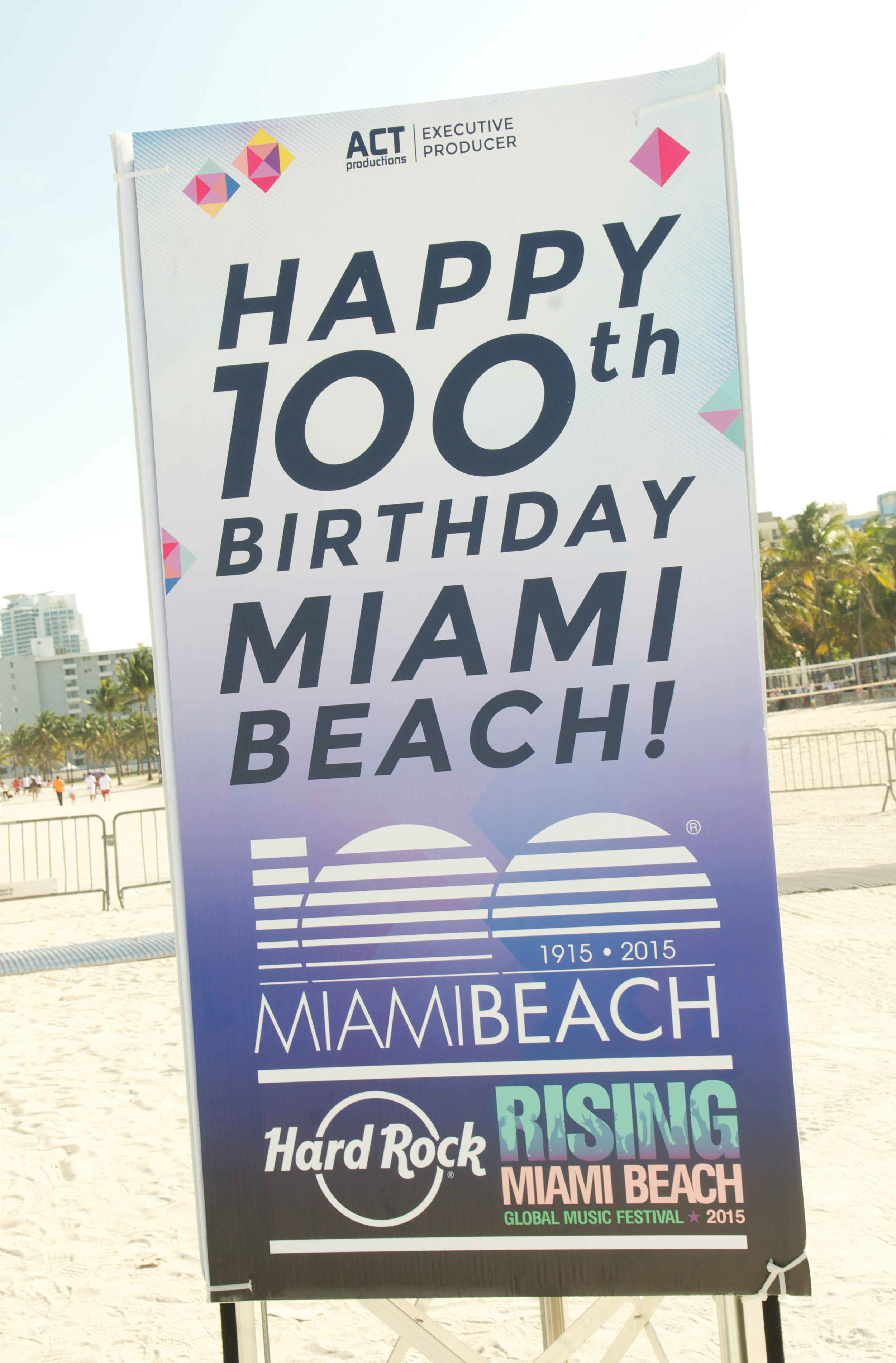 20125-MB100-MiamiBeach-FashionShow.JPG