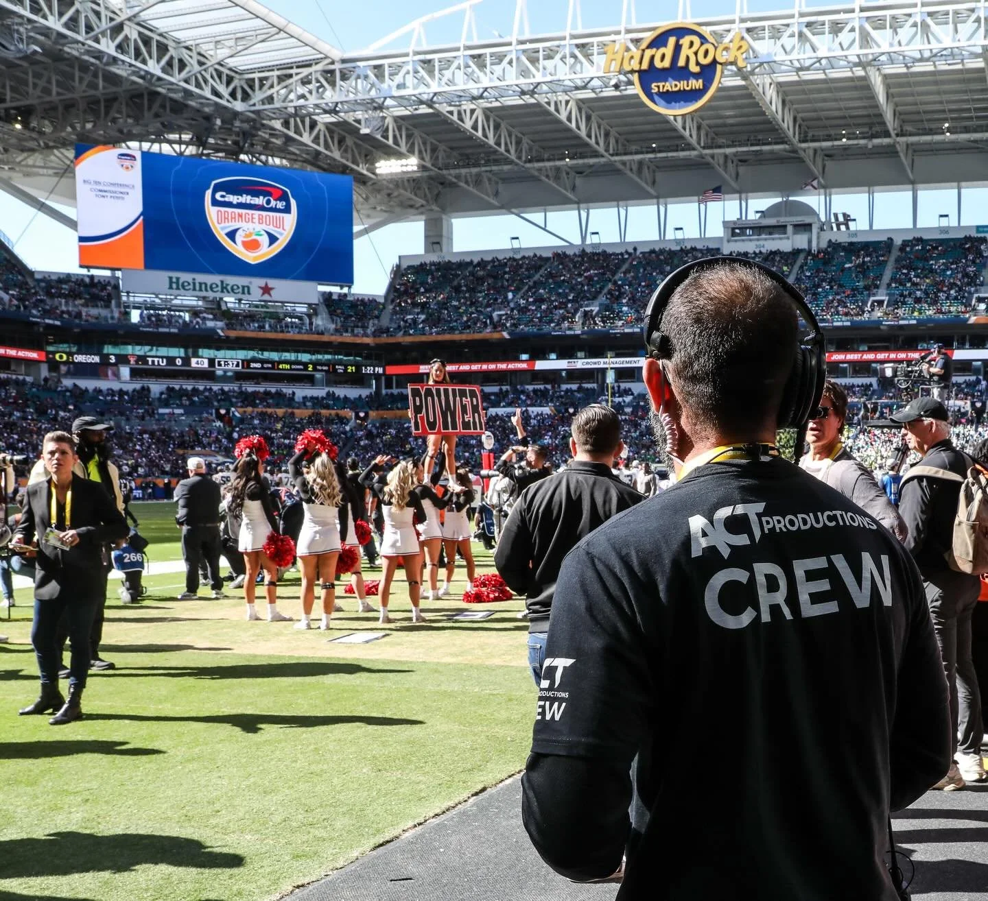 BTS of the ACT staff at Orange Bowl💪🏼🍊

Grateful for every member of our team. It takes a village to put this together! 

Photos by @exclusiveaccessnet and Ben Mollere 

#orangebowl #production #team #events #miami