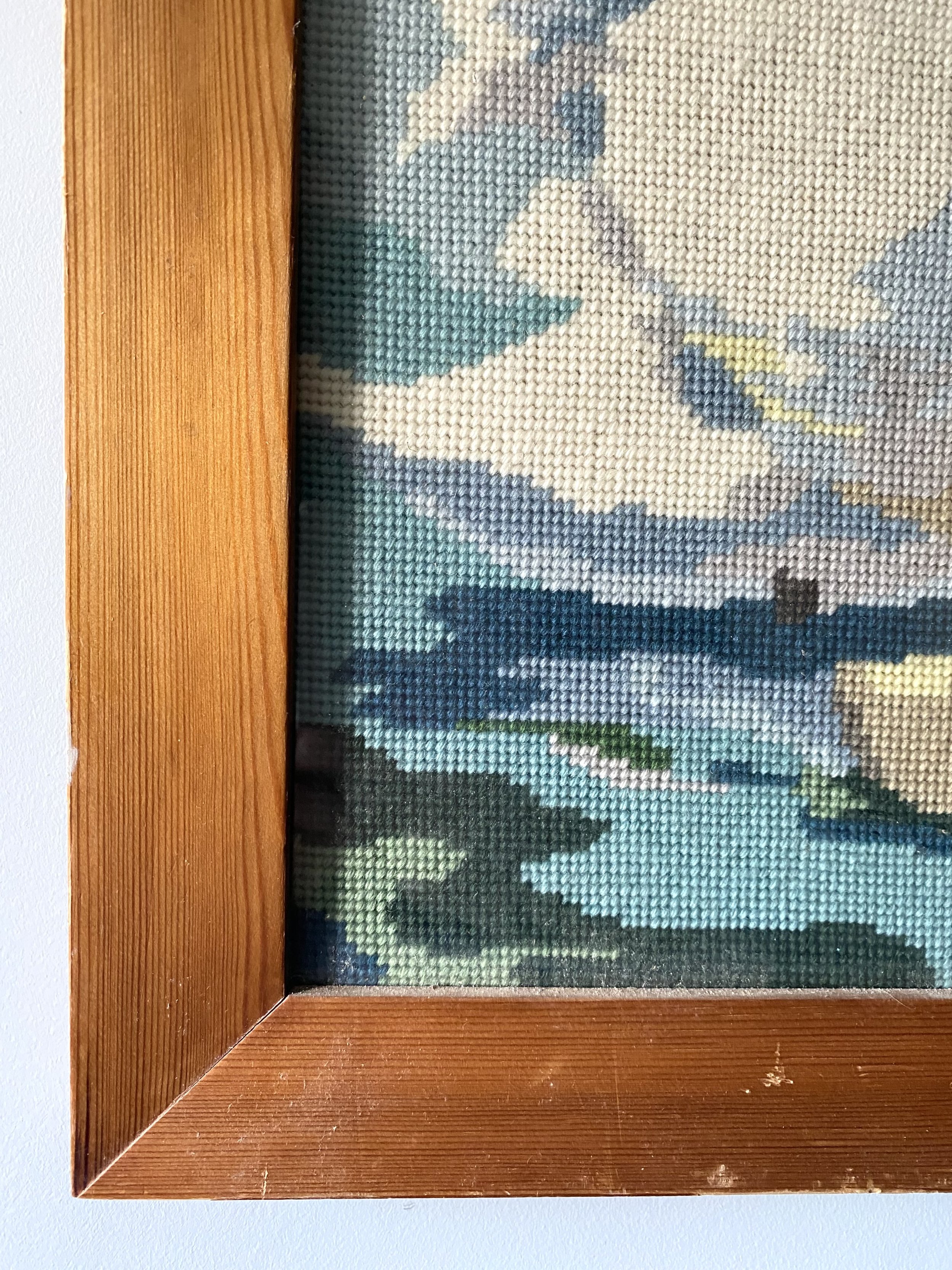 Swan needlepoint2