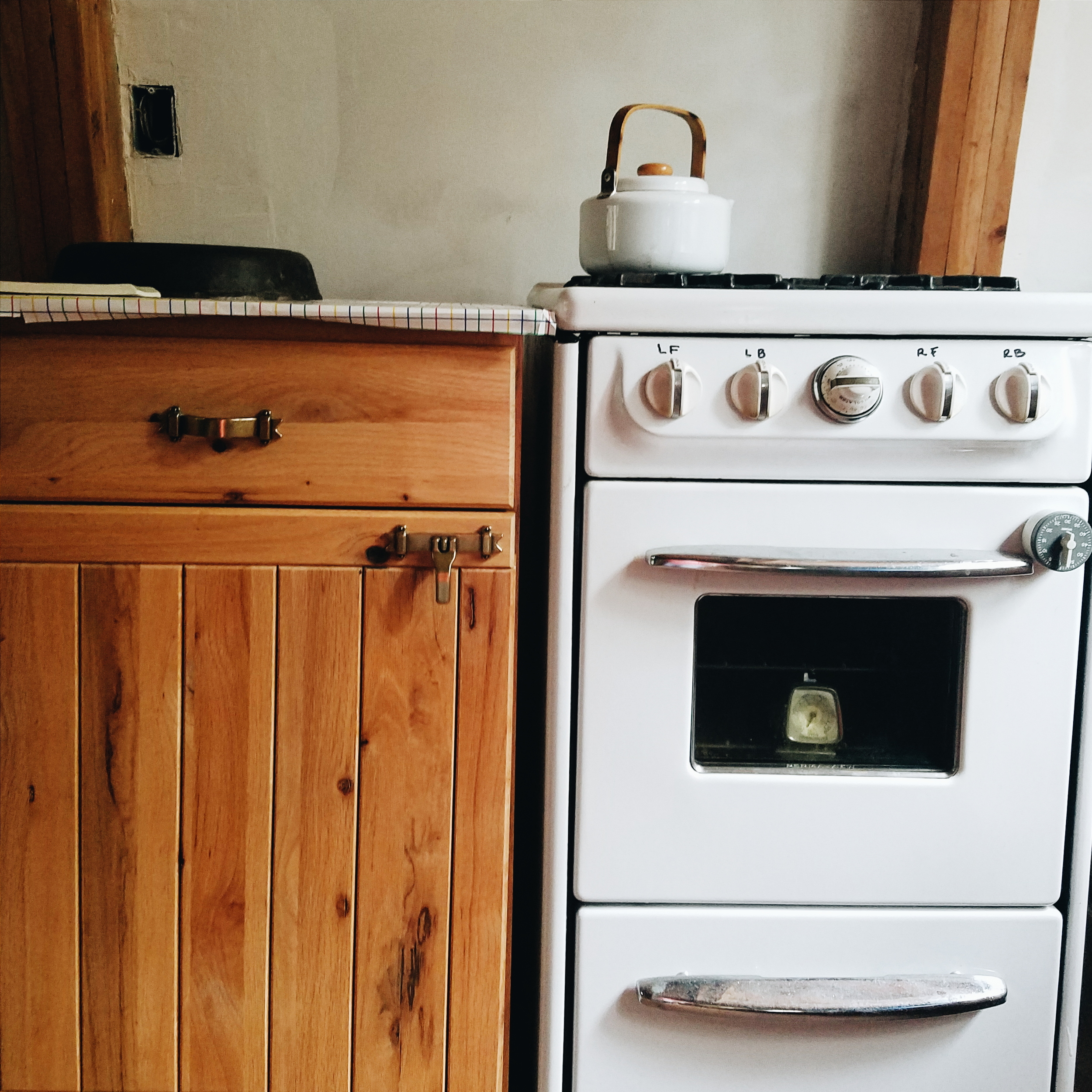 Love this old propane powered stove at the family cabin near Leavenworth!