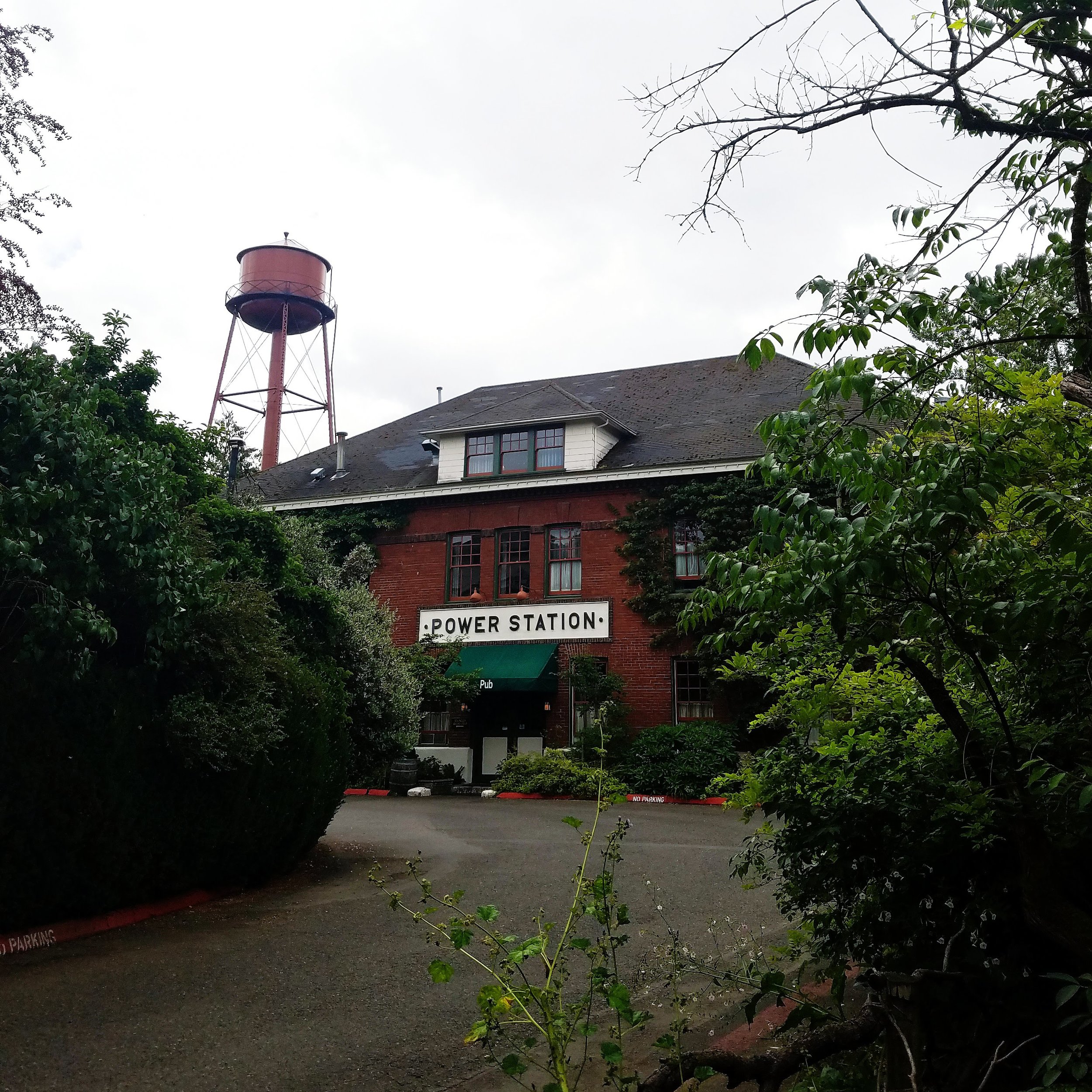 Lunch stop at the Edgefield Hotel. McMenamins always has the coolest buildings - and cajun tater tots!