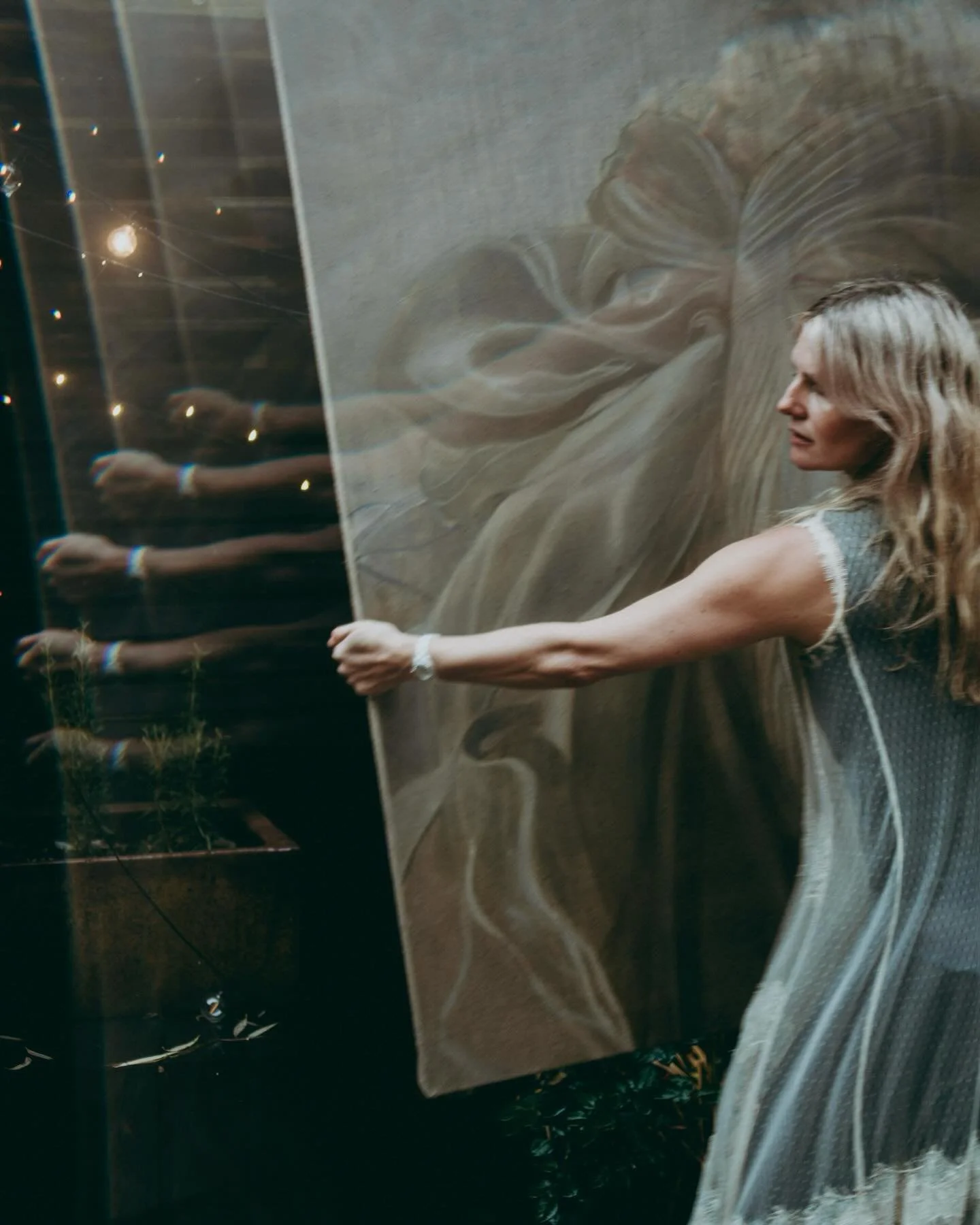 Gemini Moon ascending&hellip;

➡️ follow @saltaireartgallery to stay informed.