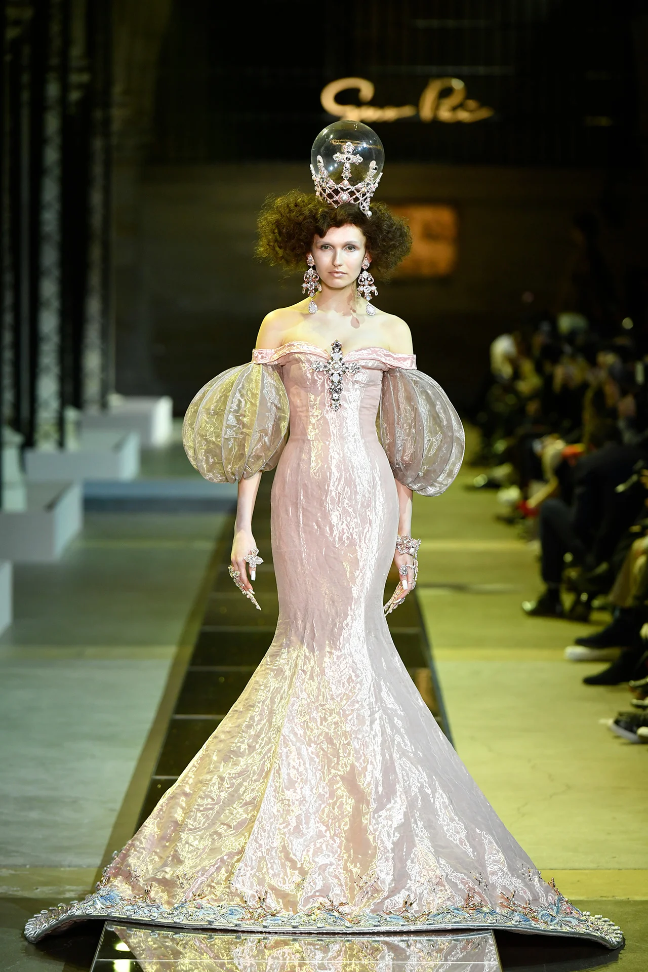 Guo-Pei-ss2017_17.jpg