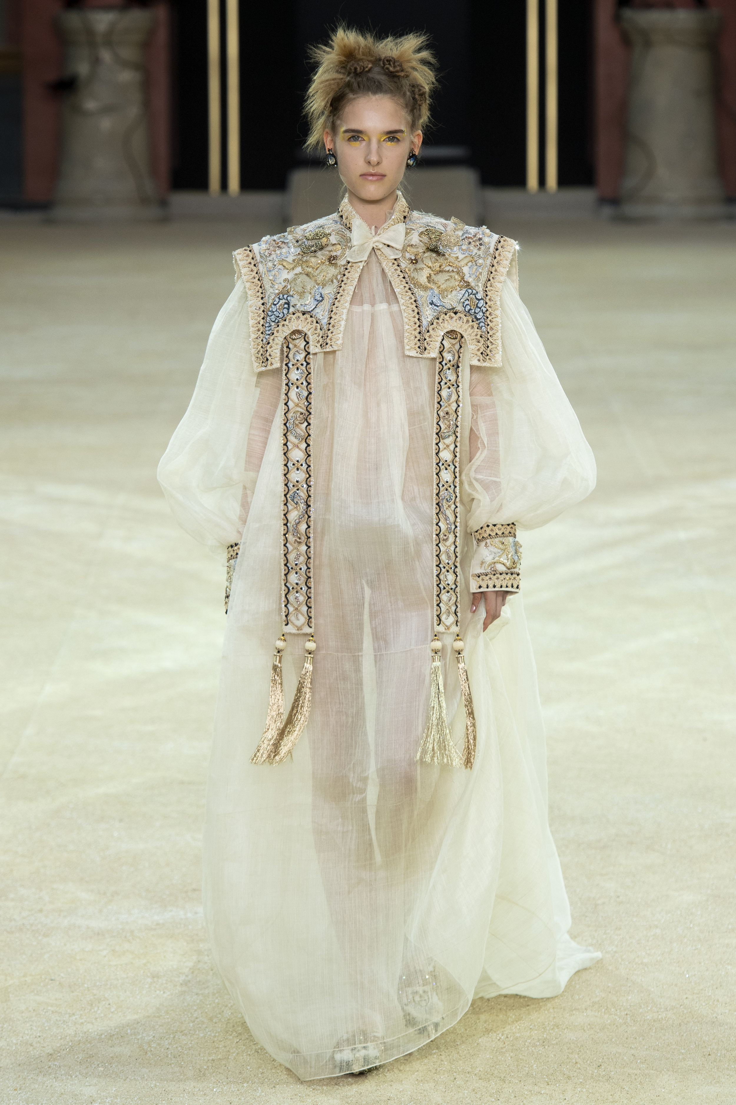 Guo_Pei_AW1920_Look_07.jpg