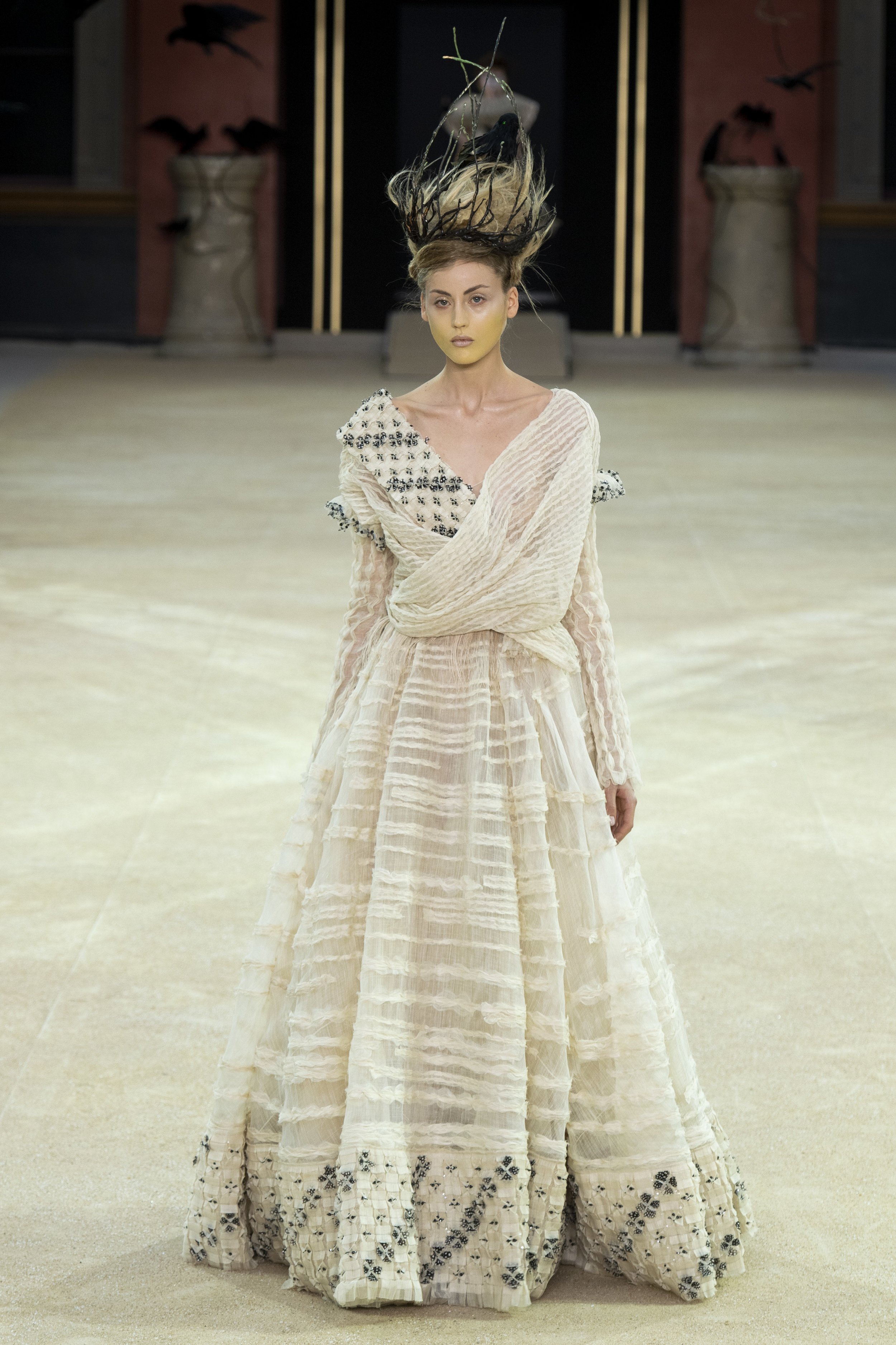 Guo_Pei_AW1920_Look_15.jpg