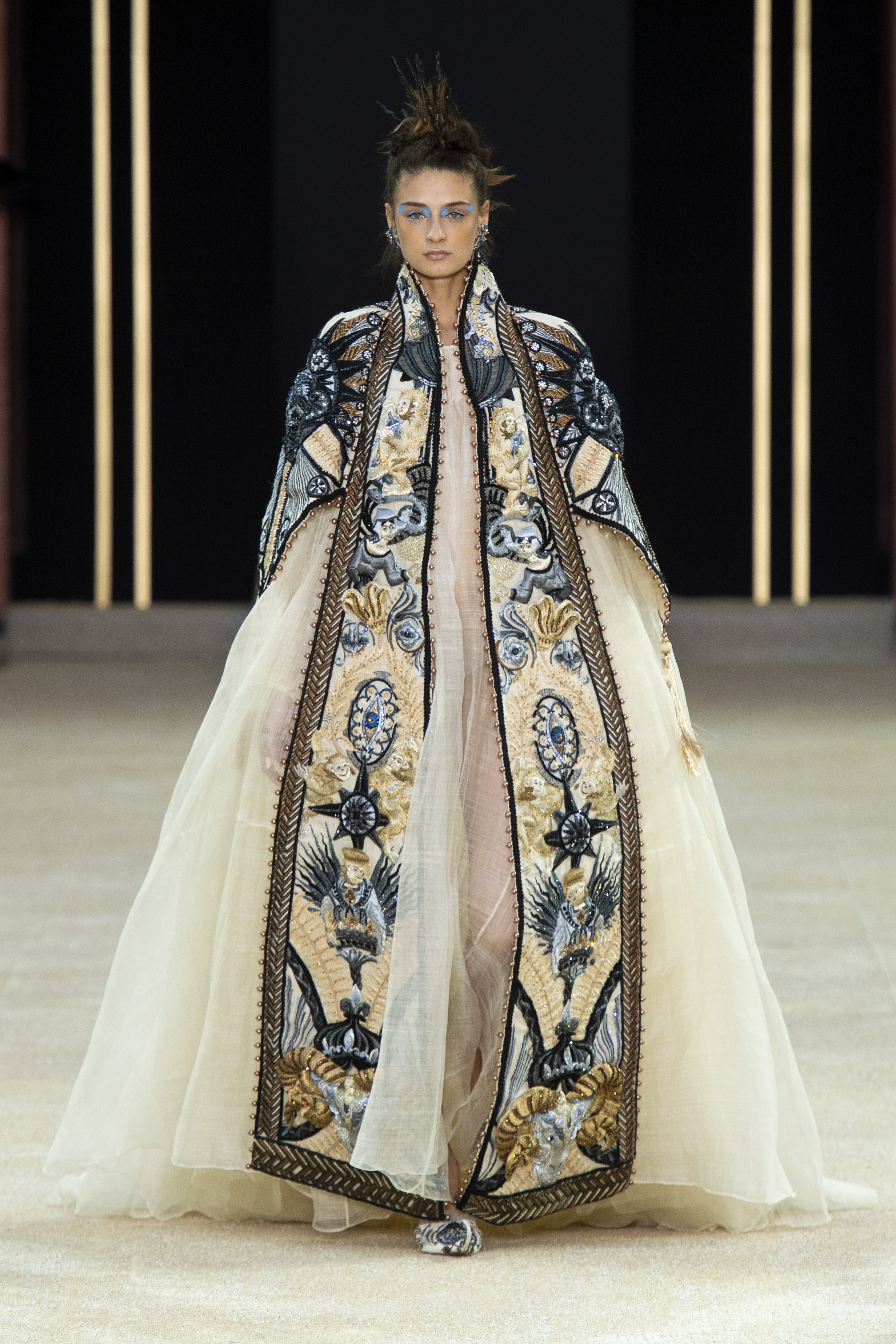 Guo_Pei_AW1920_Look_25.jpg