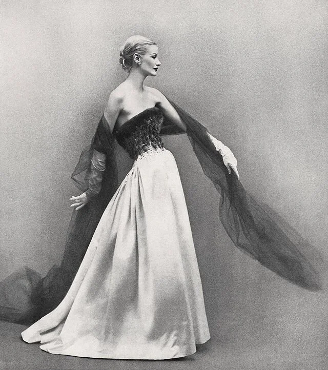Sunny Harnett in a dress by Balenciaga for Harper's Bazaar, August 1954. 
#richardavedon #sunnyharnett #balenciaga #harpersbazaar