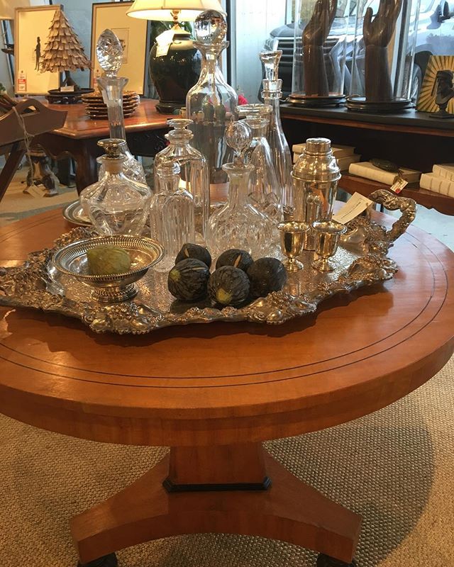 Elevate your holiday party with crystal and silver barware. #interiors #interiordesign #rogersandmcdaniel