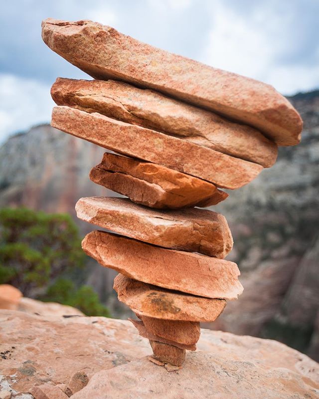 What's more fun then building a cairn? Building it upside down! #cairns #upsidedowncairn #balance #moveslowly #zion #angelslanding #nps #zionnationalpark #sandstone #rockart #comethisway #outdoorphotographer #visitzion #visitutah