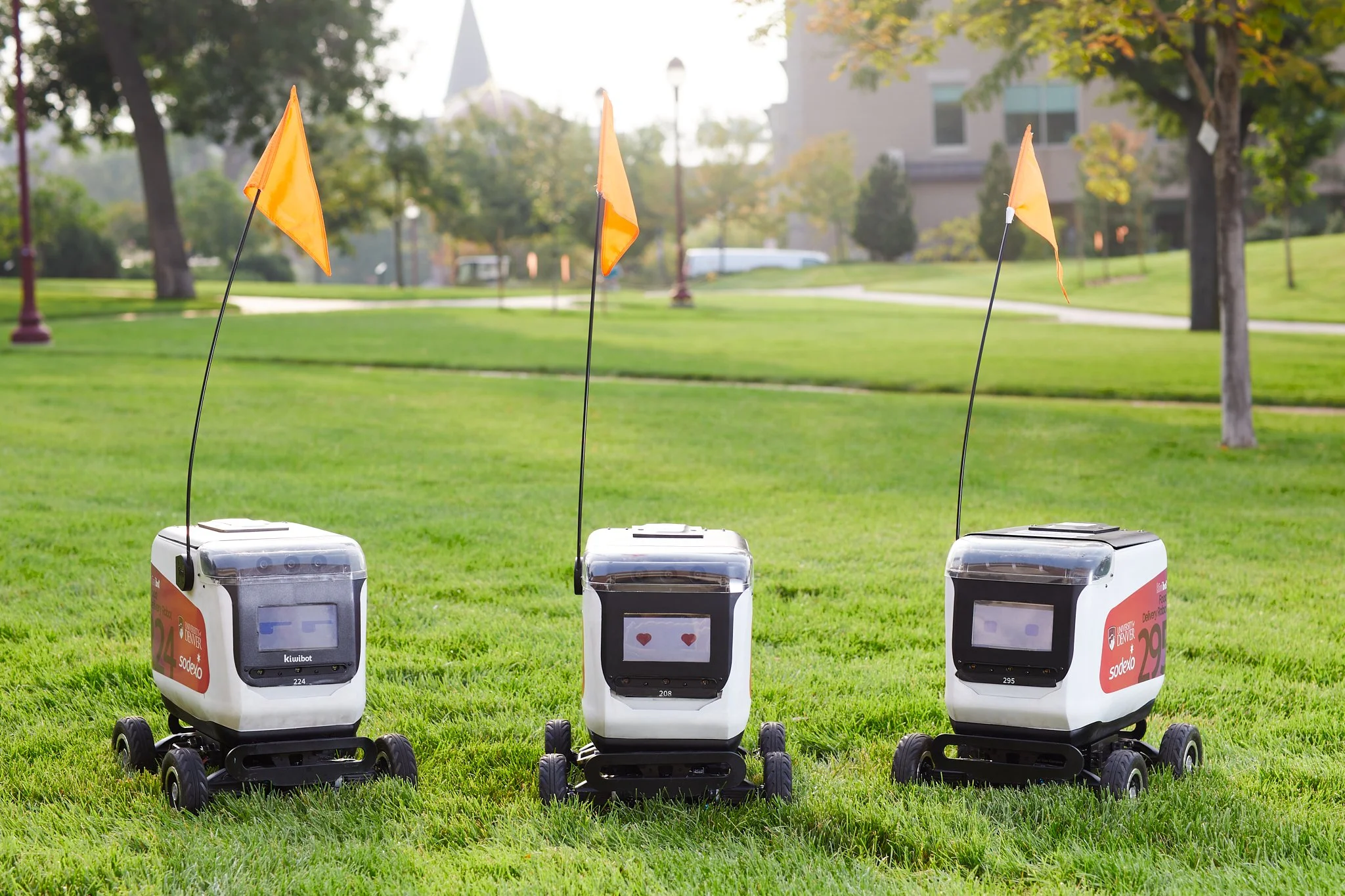 Lunchbox_Kiwibot_7798.jpg