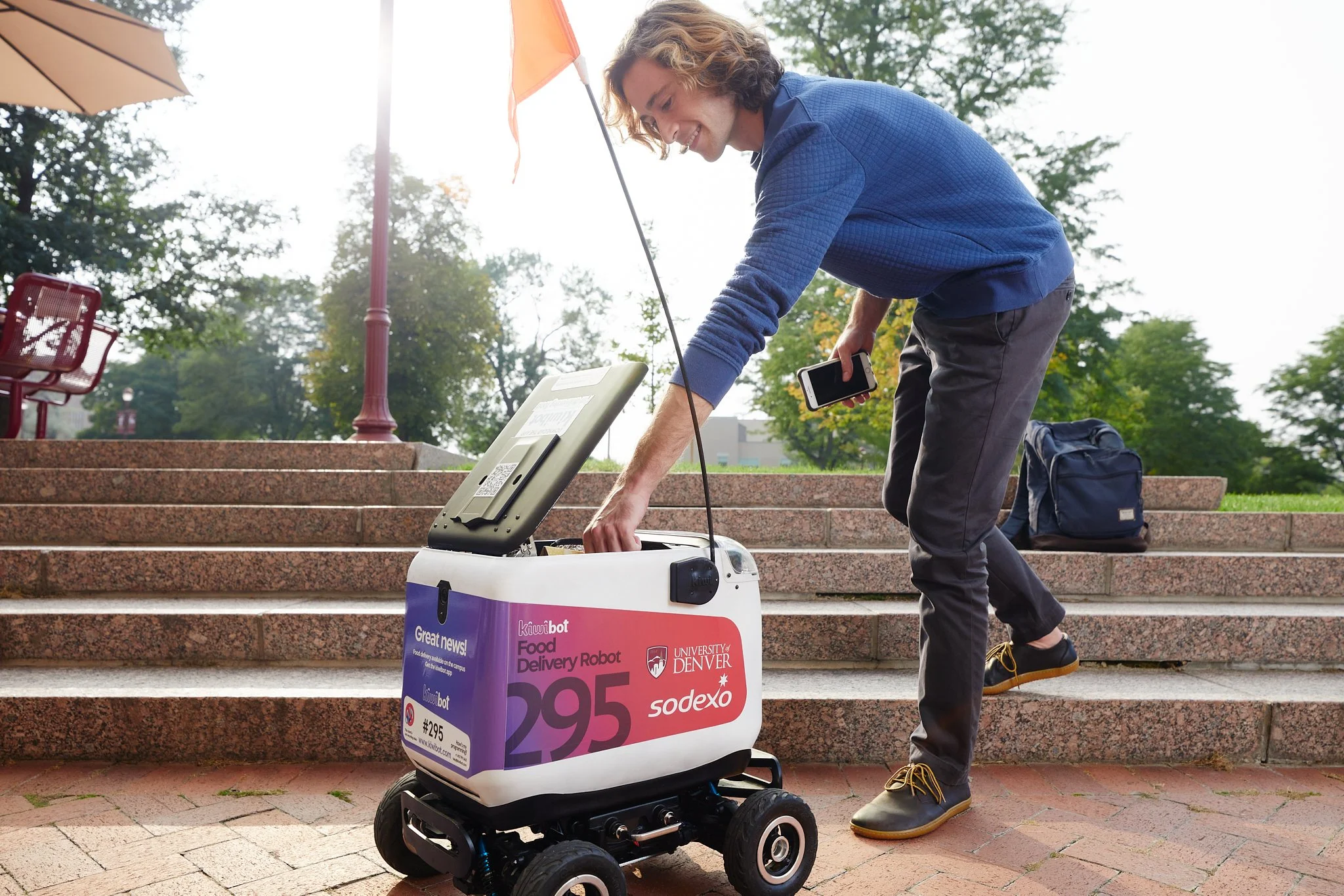 Lunchbox_Kiwibot_7566.jpg