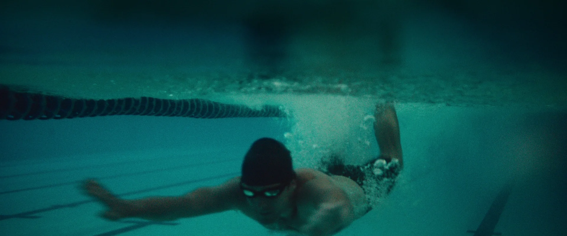 FITBIT_DC.mov-MoviePrint-1-frame002126.jpg