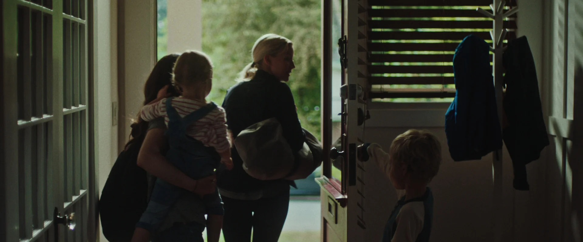 FITBIT_DC.mov-MoviePrint-1-frame001306.jpg