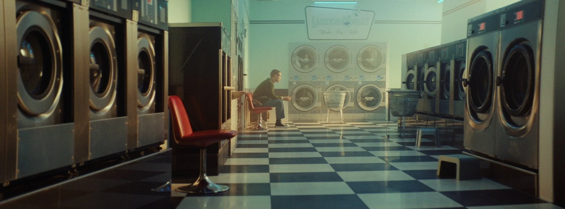 SKY_LAUNDRETTE_ENG_PRORES.mov-000000.jpg