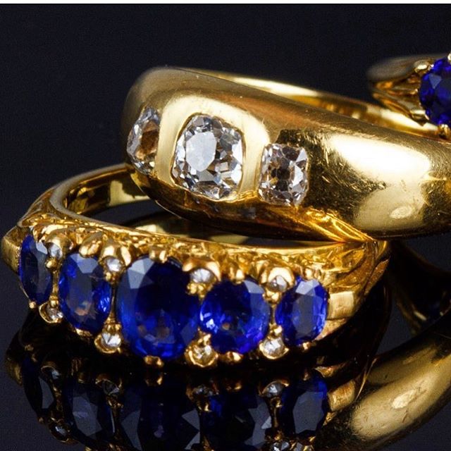 Wedding Wednesday! #18k #diamond #sapphire #weddingbands #antiquejewels #victorian #lovegold #weddingwednesday #aglantzinc