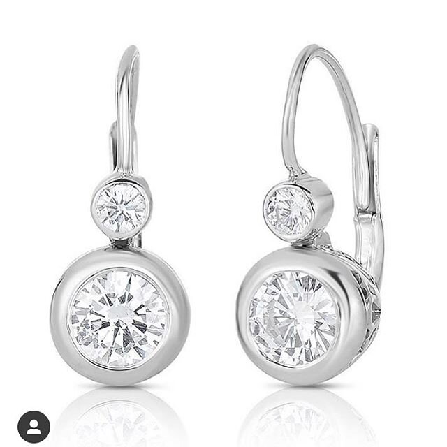 Our favorite classic &ldquo;day to night&rdquo; earrings ! #platinum #diamond #earringsofinstagram #classic #everydaydiamonds #aglantzinc #saturday #holiday