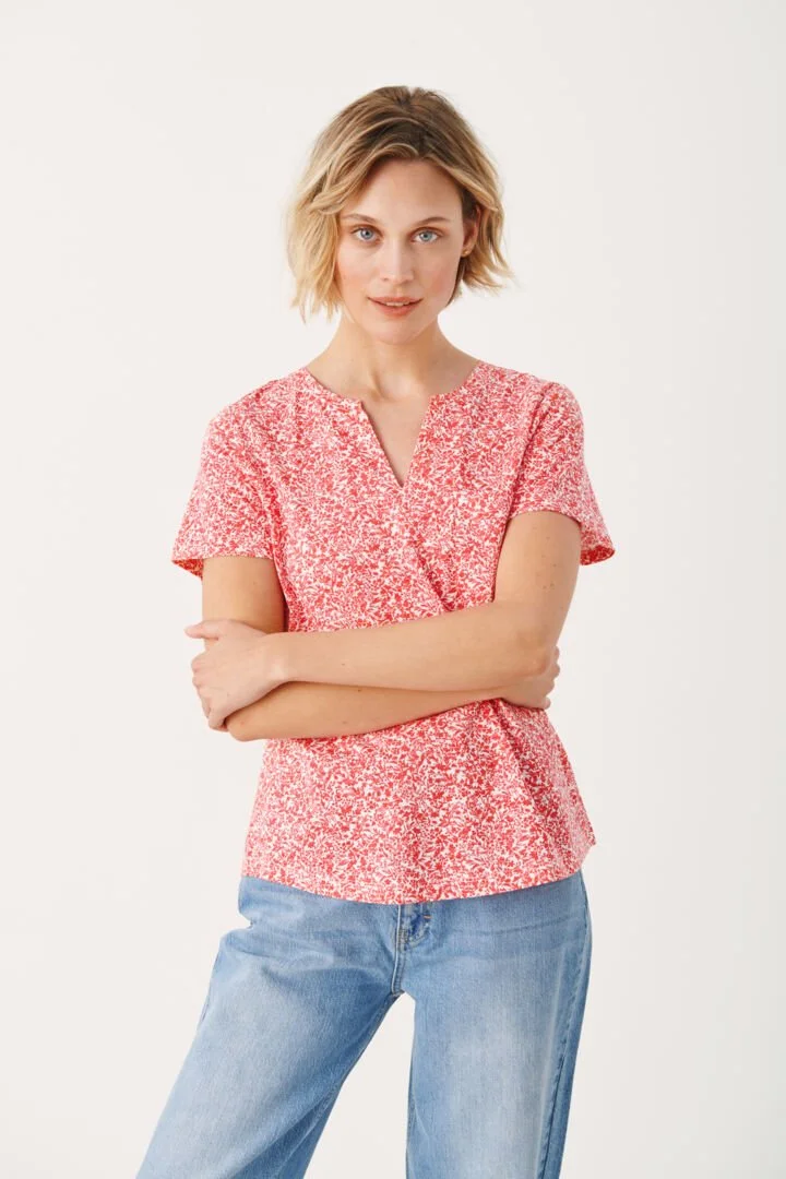 Gesina T-Shirt in Red - Part Two