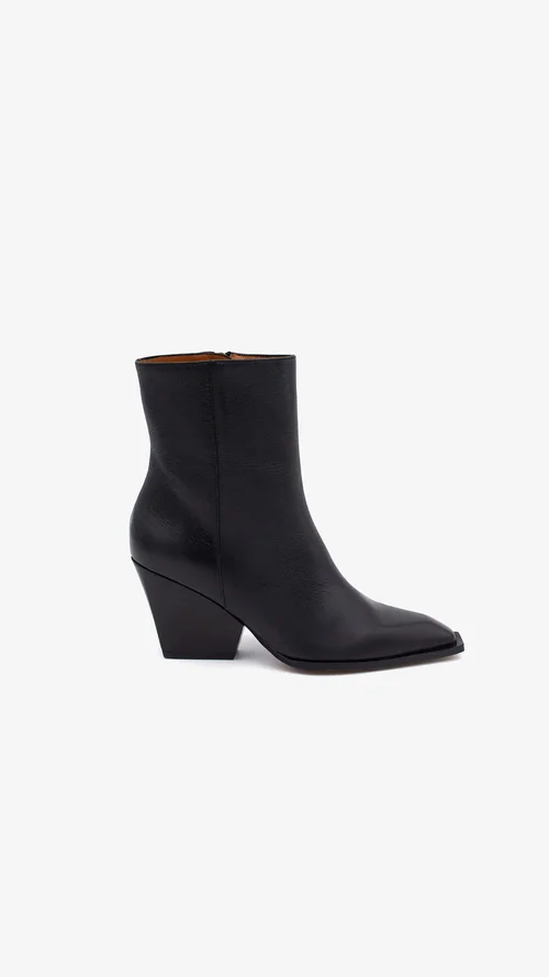 Shoes — Fig Tree Toronto