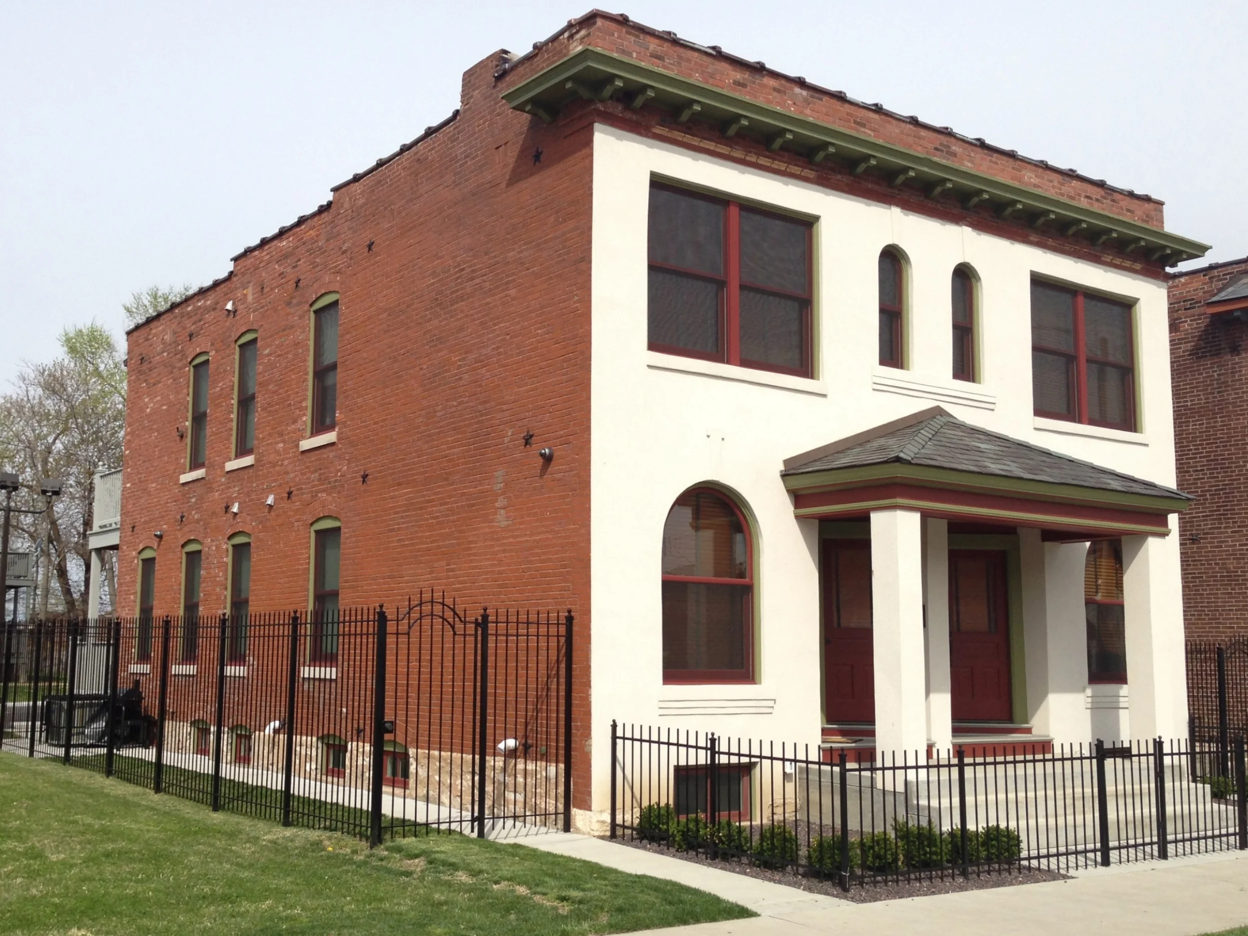 1119-21 Front Exterior.JPG