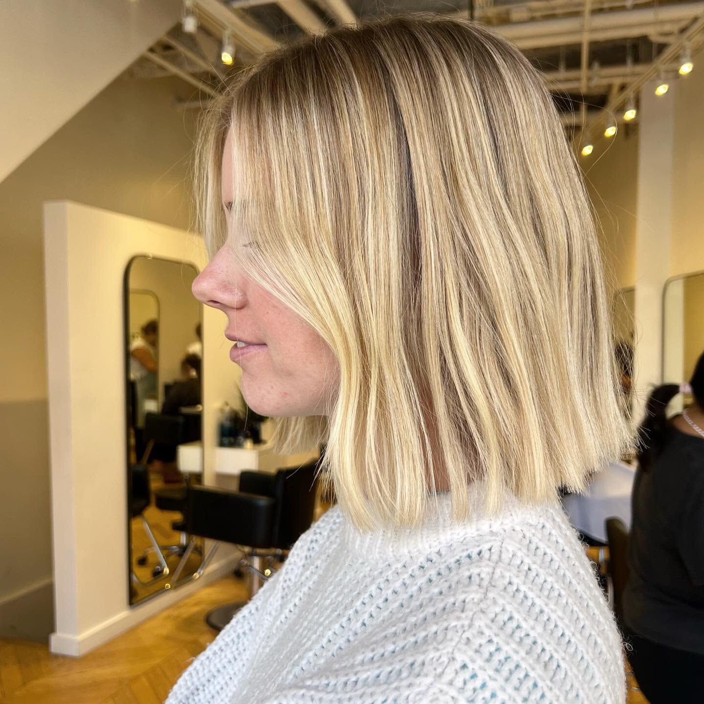 Partial highlight and a fresh cut✨#color by @tracydaviss #cut and #style by @zacharymanninghair #hair #haircut #hairstyle #haircolor #highlights #babylights #balayage #foilayage #hairpainting #razorcut #bob #blondebob #blonde #blondehair #blondebalay