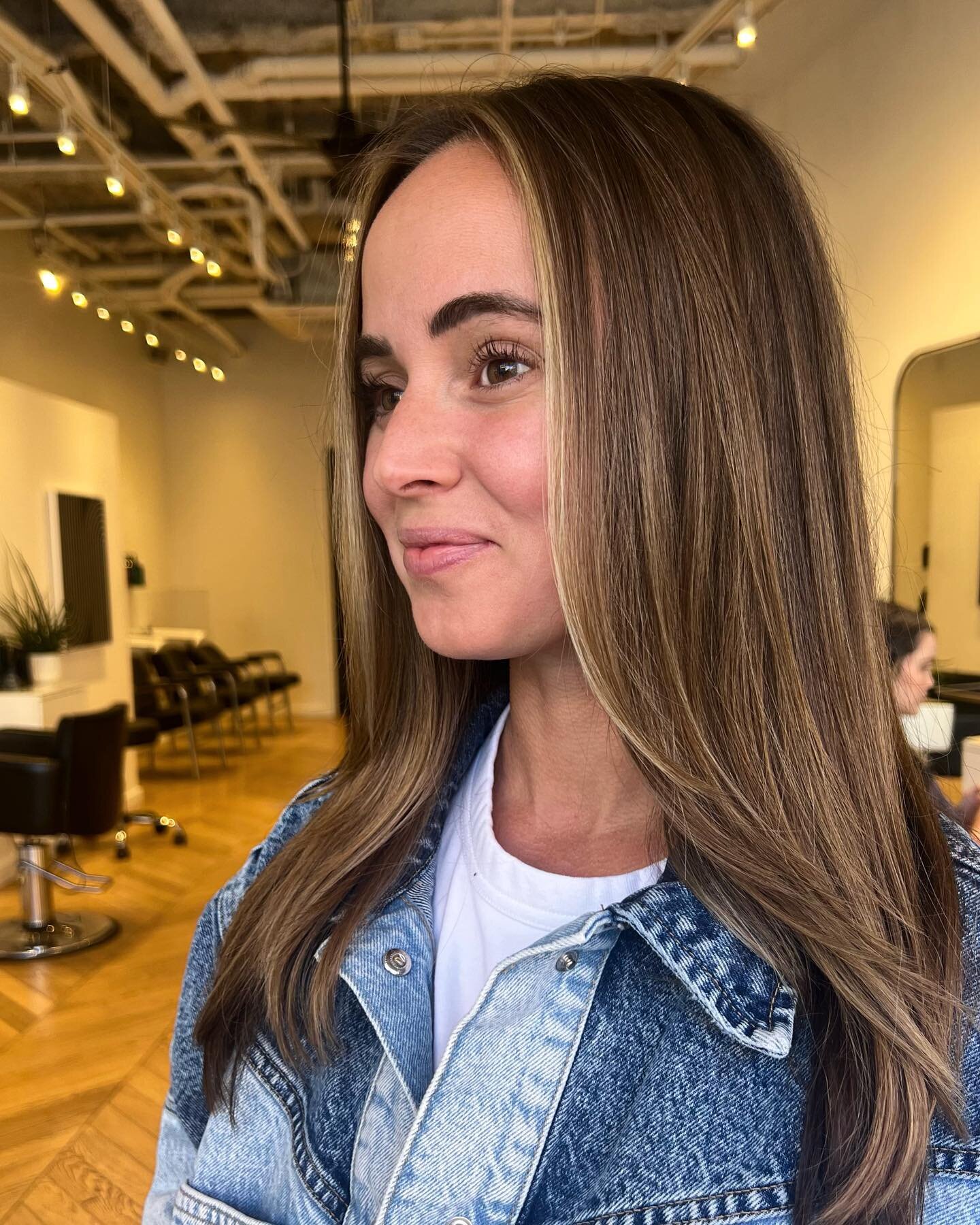 It&rsquo;s Bronde Season💁🏻&zwj;♀️#color by Mel #cut and #style by @zacharymanninghair #hair #haircut #hairstyle #blowout #haircolor #highlights #babylights #balayage #foilayage #hairpainting #bronde #faceframe #brondehair #longlayers #redken #oribe