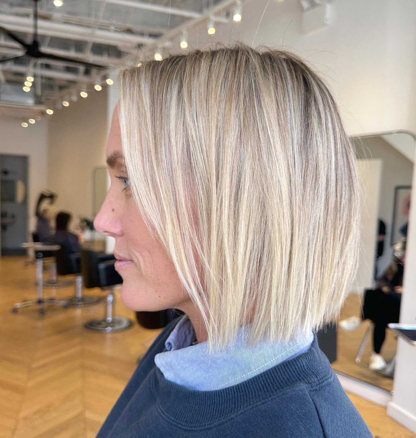 Full highlight⚡️#color by @court.e.lee #hair #style #haircolor #hairstyle #highlights #babylights #balayage #foilayage #hairpainting #blonde #blondehair #blondehighlights #coolblonde #brightblonde #blondebob #redken #oribe #hotd #hairgoals #hairenvy 