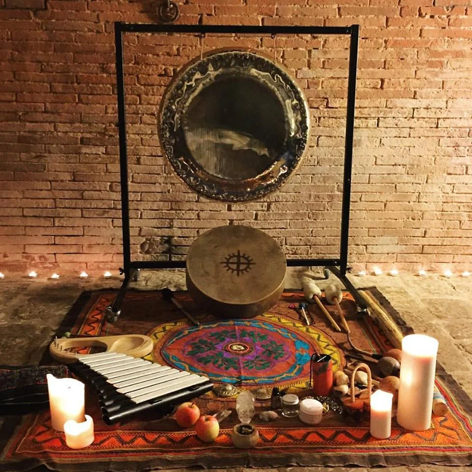 Full moon ceremony in a resonant hall at Villa Lena. Acknowledging our individual voice, sounding the unknown, making room for renewal and summoning fragments of ourselves that are ready to be seen and harmonised into the physical experience. Thank you Leila Sadeghee, Secret Yoga and everyone that came for co-weaving this potent space of invocation with love and deep integrity. It was truly beautiful. http://www.villa-lena.it/ http://secretyogaclub.co.uk/ 