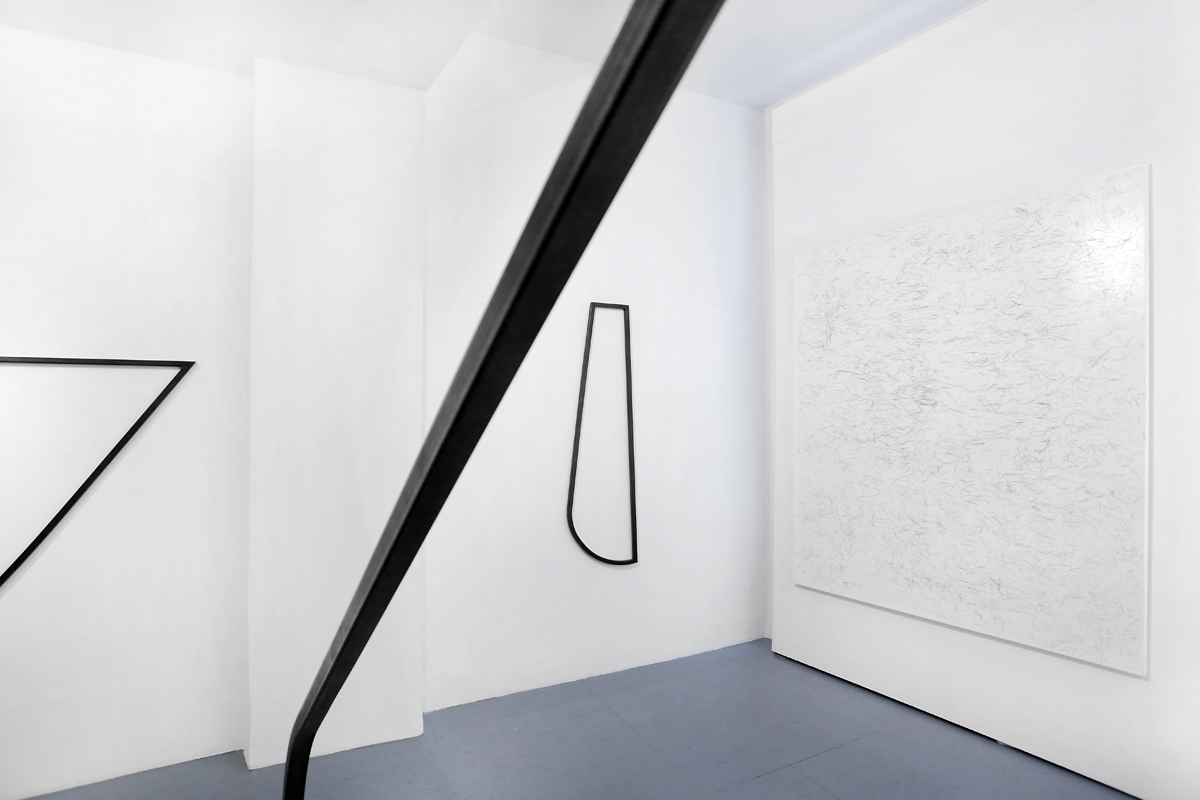 HOLE // installation view 2018 // various sizes steel Utopians & Playgrounds @ Galerie Burster Photo: Silke Briel