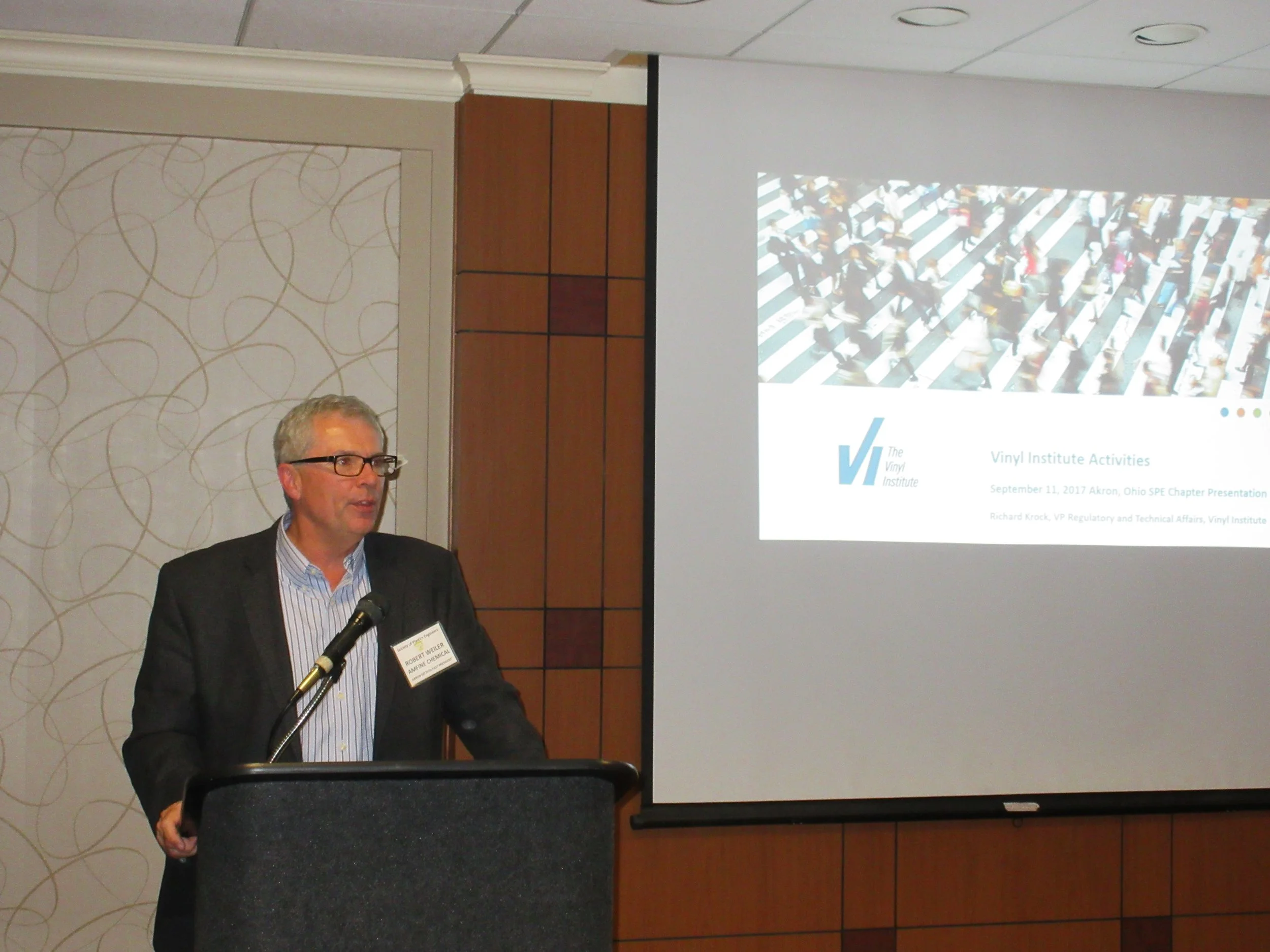 I-Bob Weiler Introduces Speaker_09.jpg